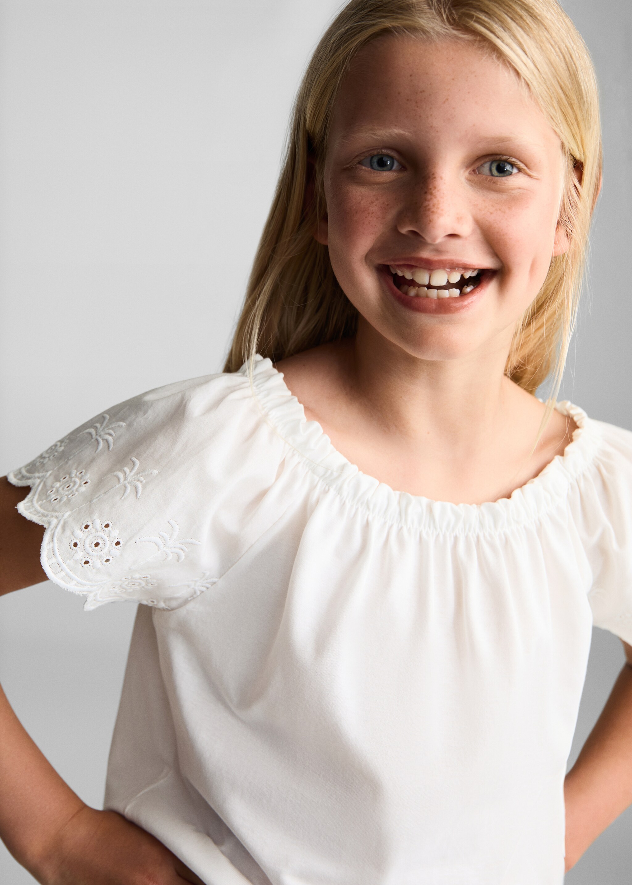 T-Shirt mit Stickereien - Detail des Artikels 1