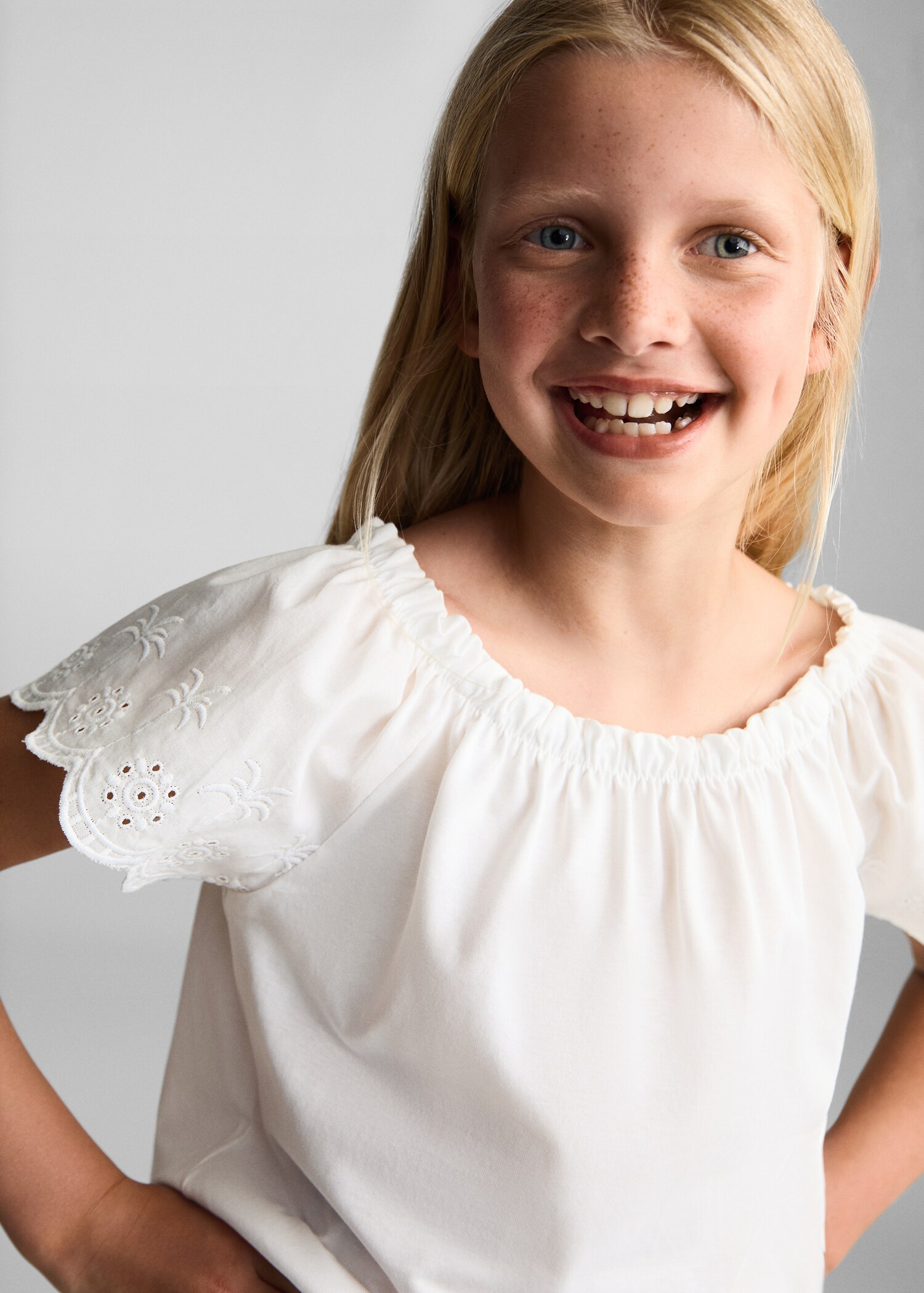 Embroidered detail T-shirt - Details of the article 1