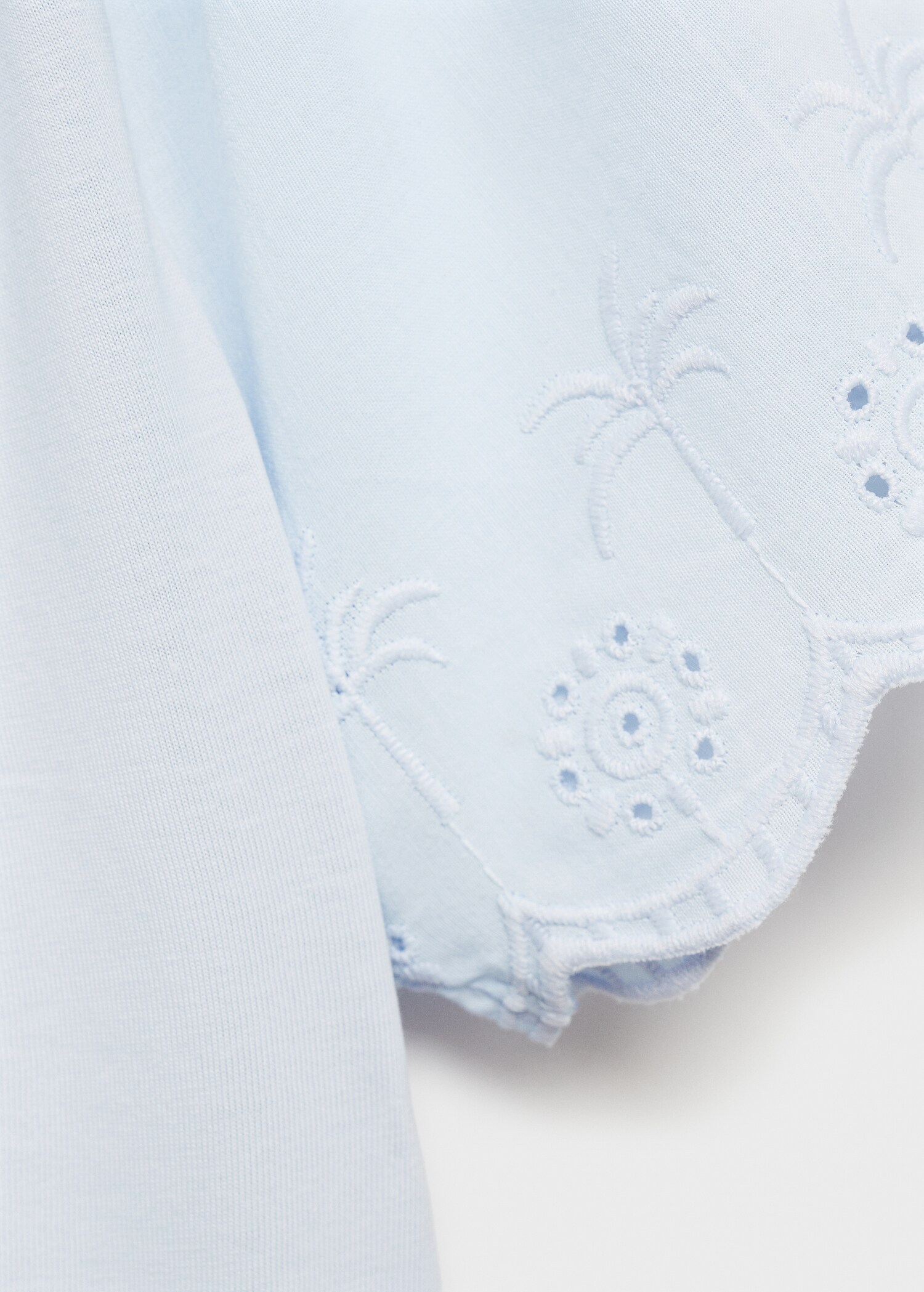 Embroidered detail T-shirt - Details of the article 8