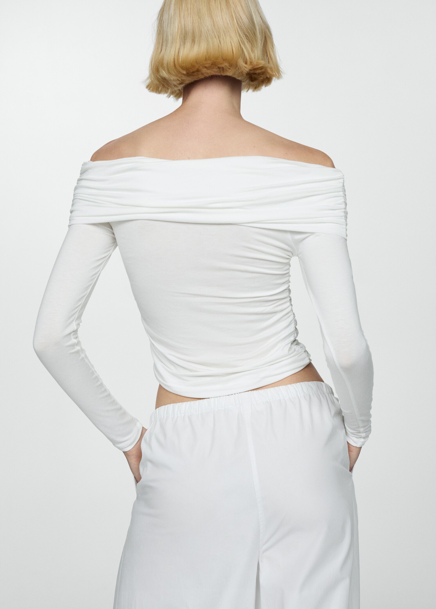 Off shoulders T-shirt - Reverse of the article