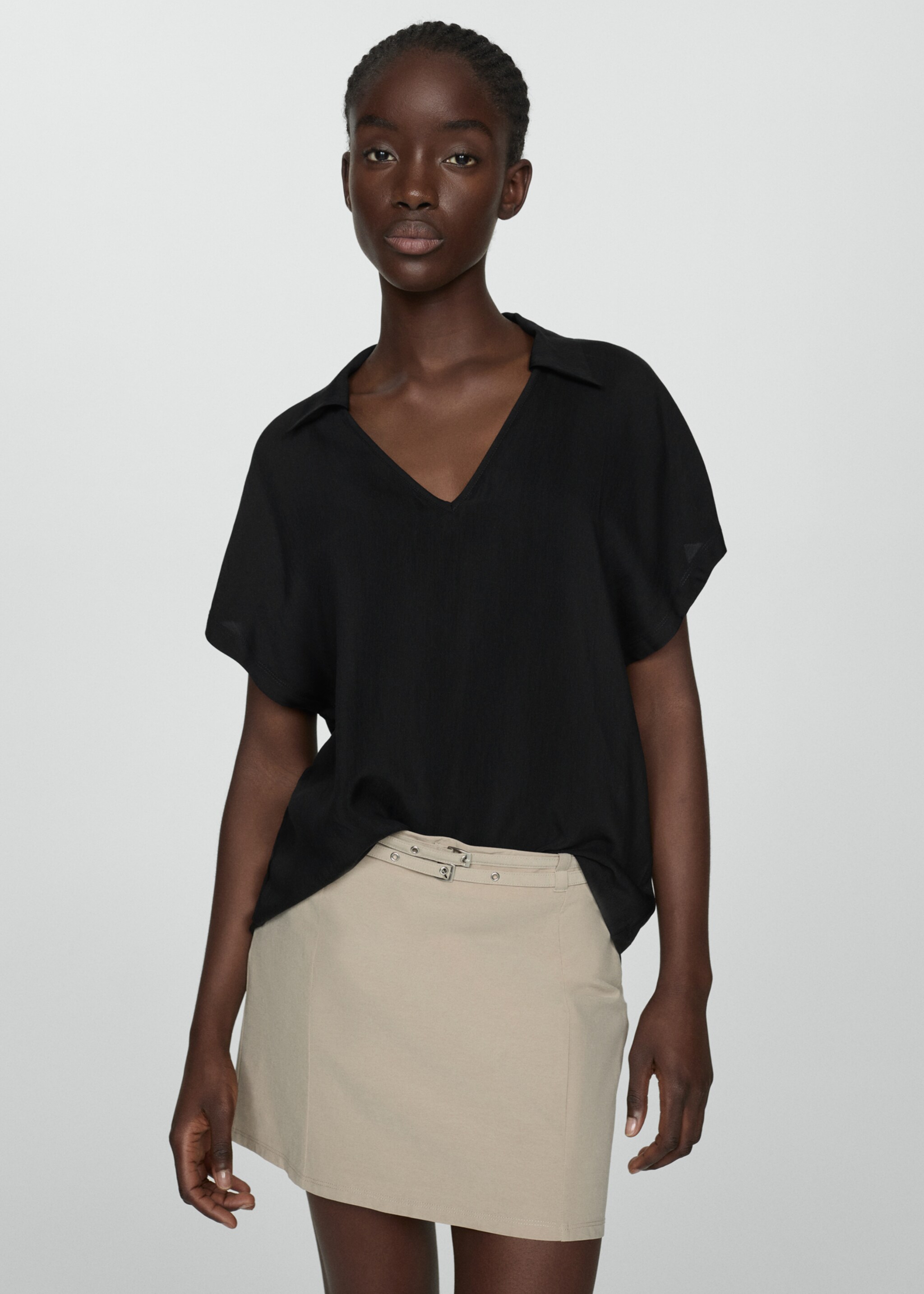 Camiseta cuello polo - Plano medio