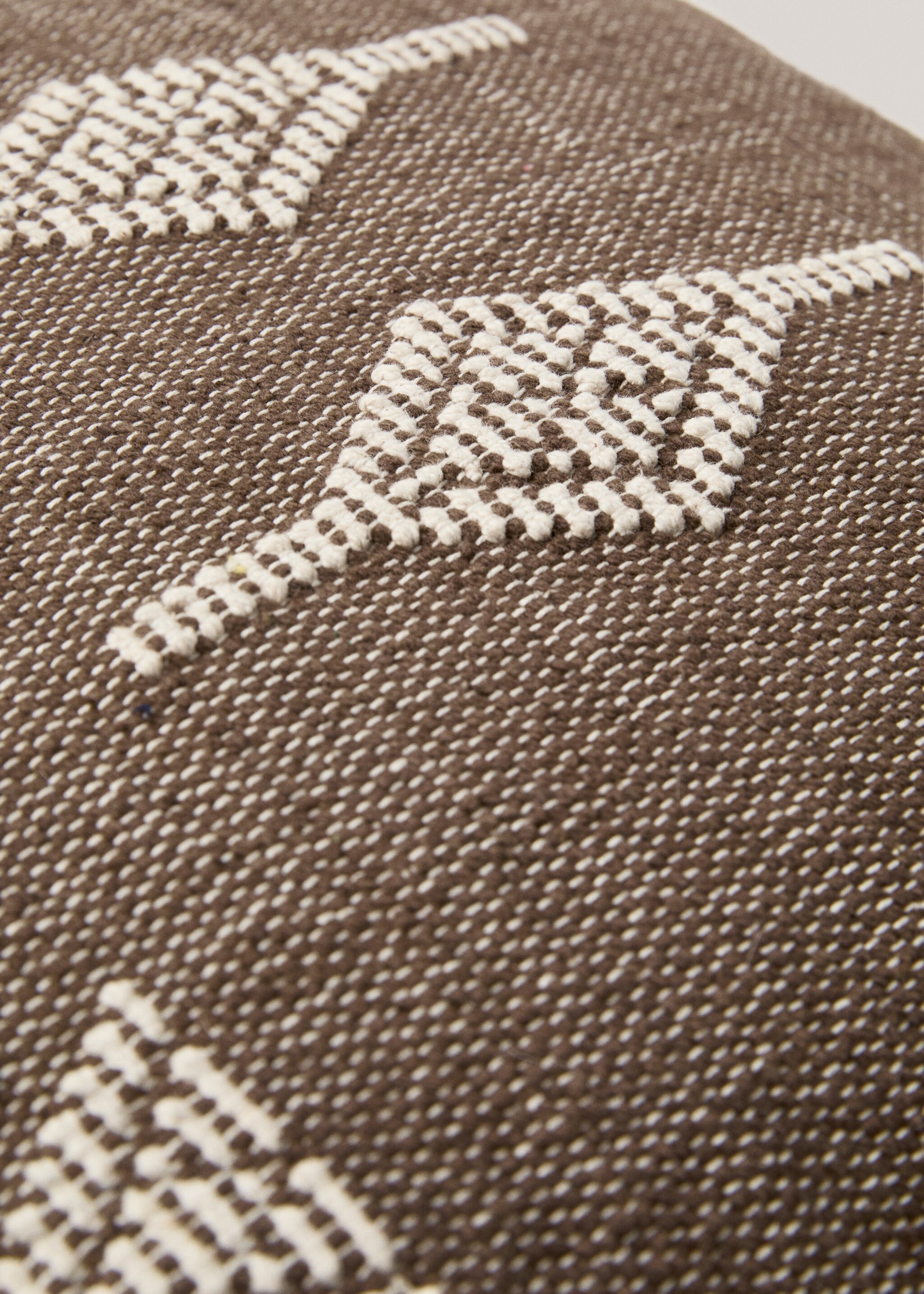 Geometriskt broderat kuddfodral 45x45cm - Detaljer om artikeln 4, Choklad. Ref: 67008640-00.