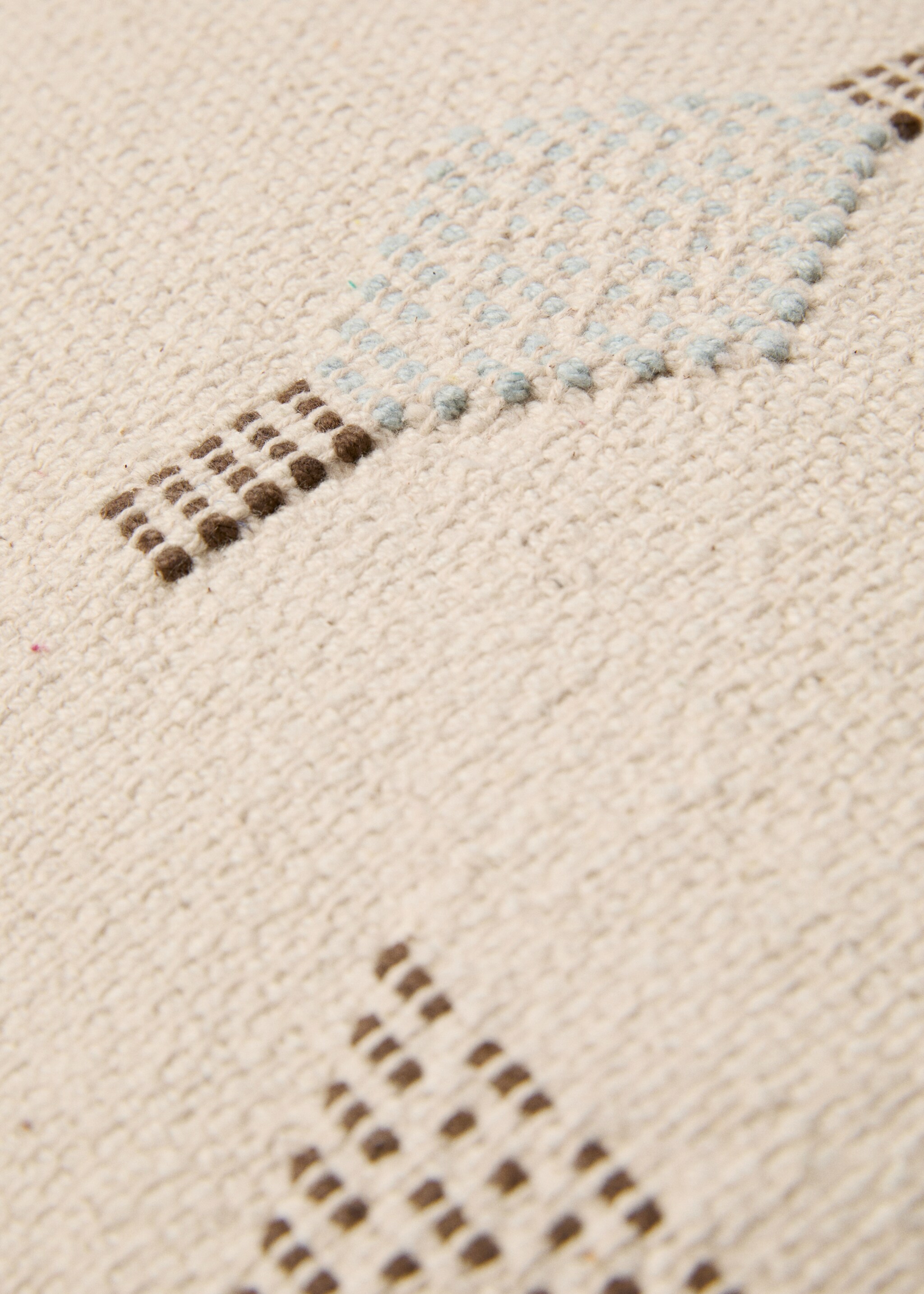 Geometriskt broderat kuddfodral 40x60cm - Detaljer om artikeln 2, Sand. Ref: 67008641-00.