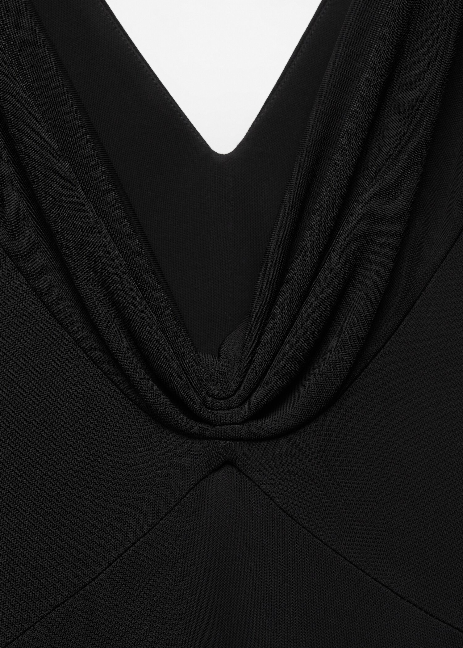 Strickkleid mit drapiertem Ausschnitt - Detail des Artikels 8