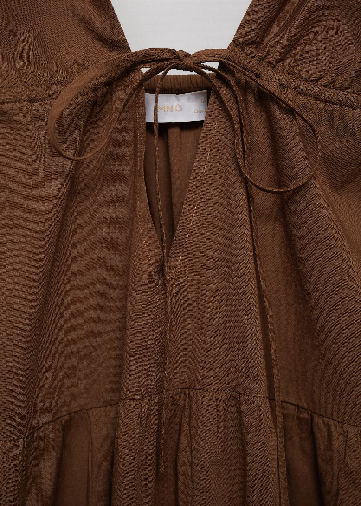 Langes Kleid mit Schleifenausschnitt - Detail des Artikels 8