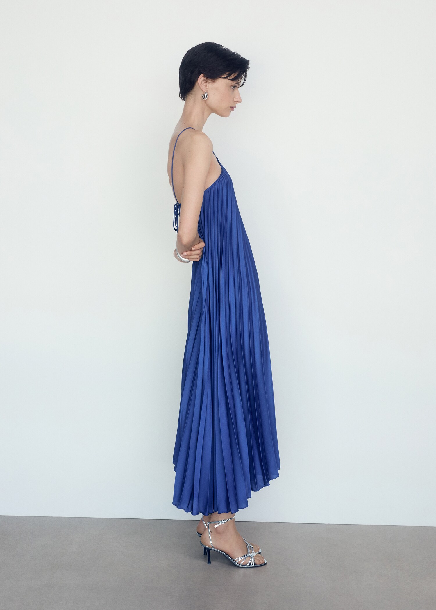 Plissiertes Neckholder-Kleid - Detail des Artikels 6