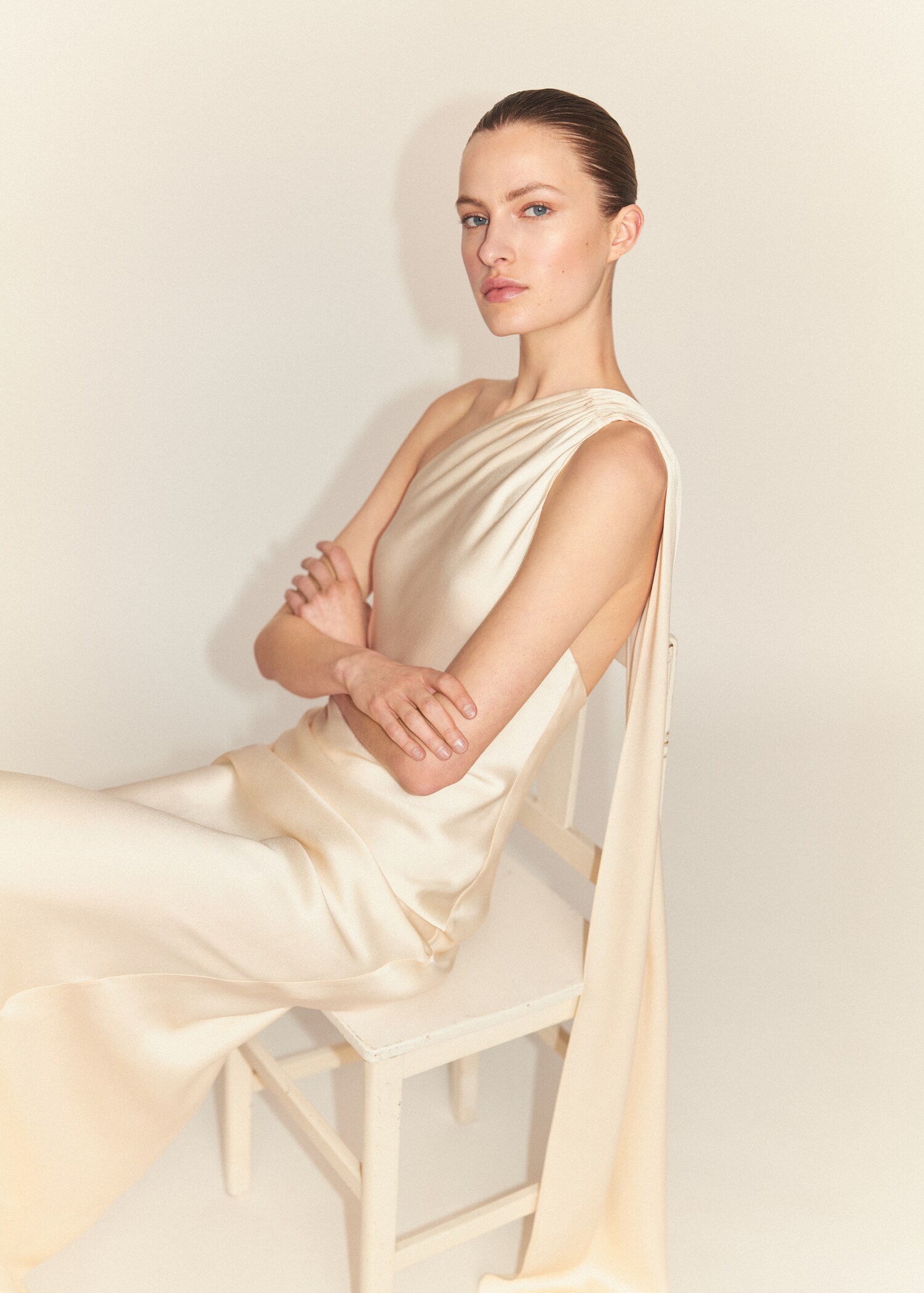 Asymmetrical bow-neck dress - Details of the article 2