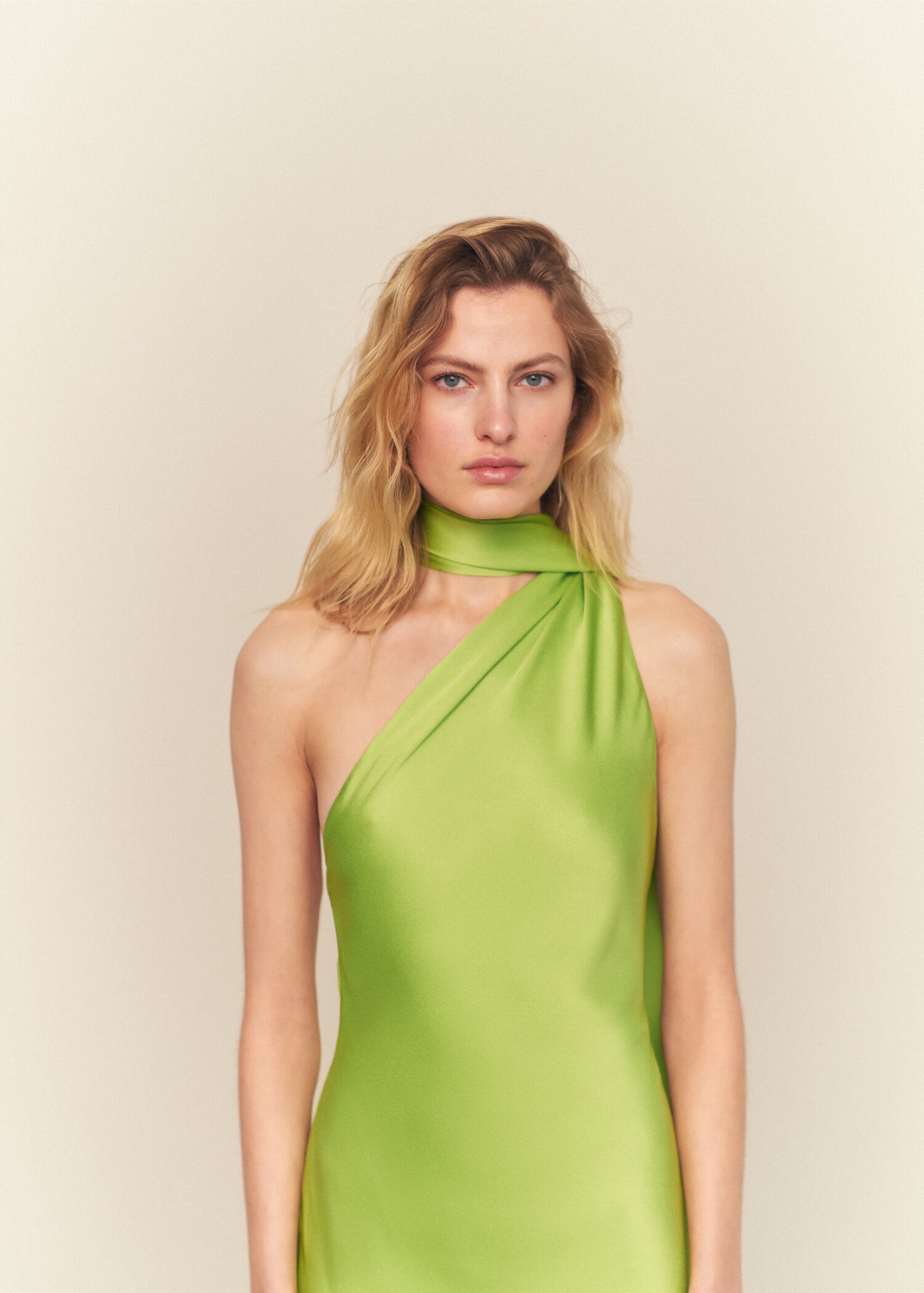 Asymmetrical bow-neck dress - Medium plane