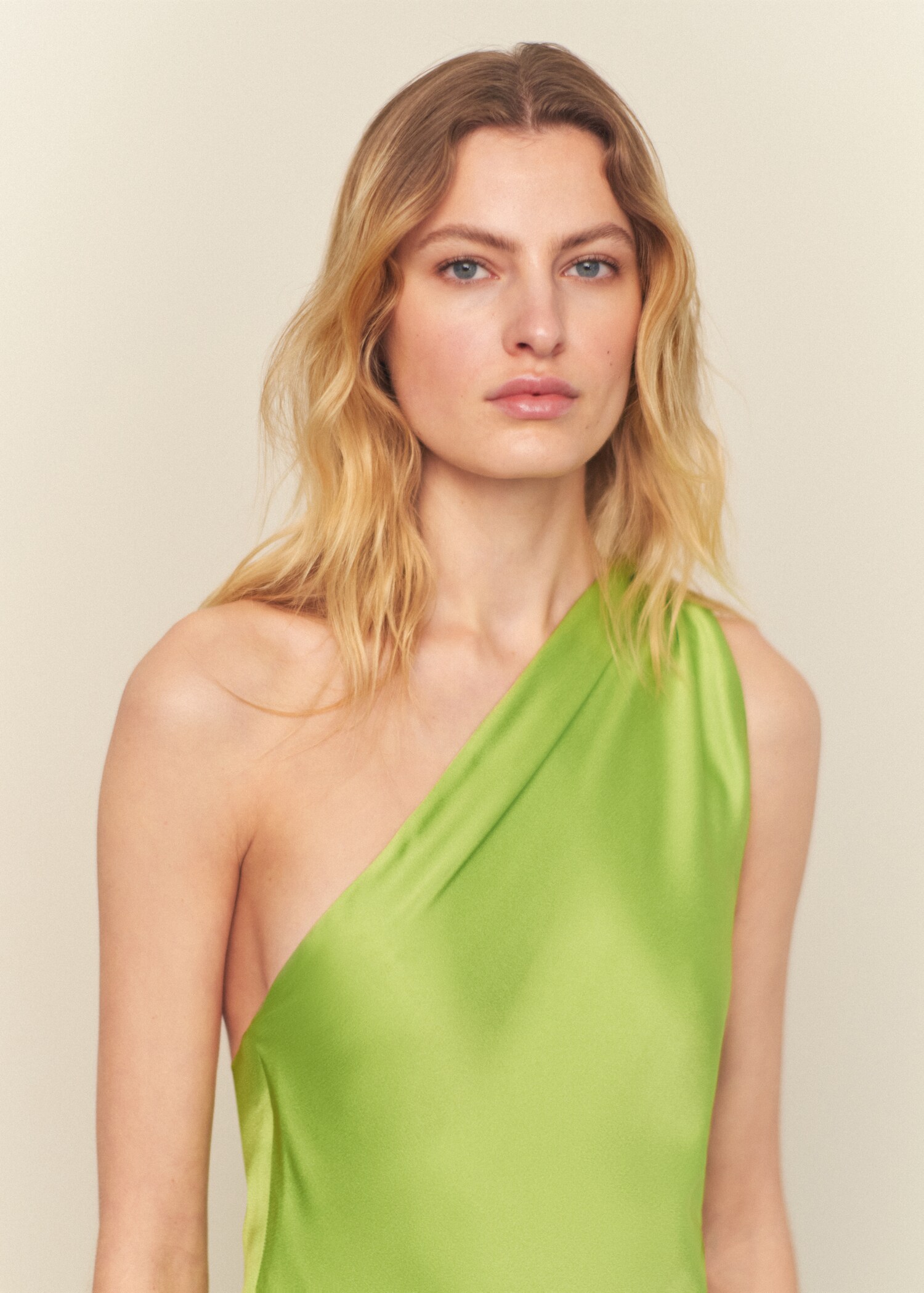 Asymmetrical bow-neck dress - Details of the article 1