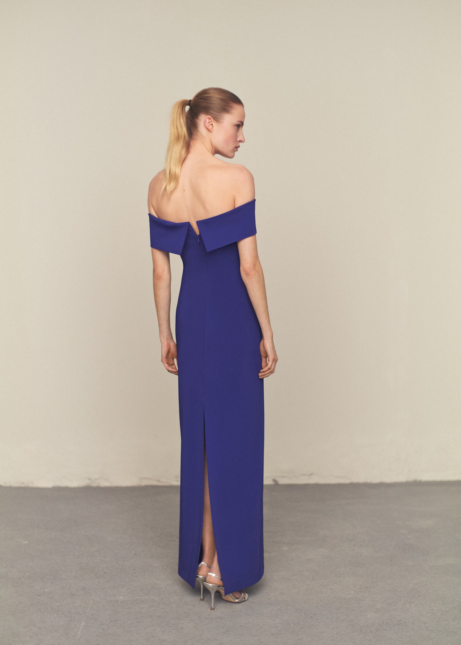 Robe épaules dénudées détail ouverture - Verso de l’article