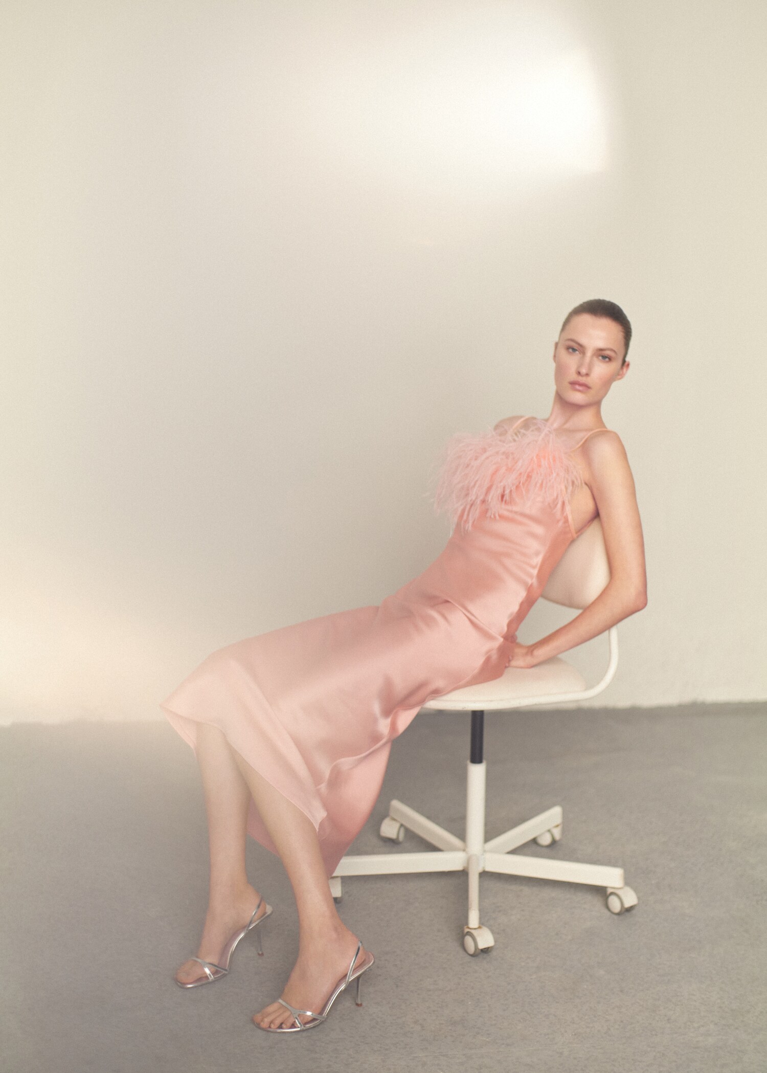 Satin dress with feather detail - Details of the article 2