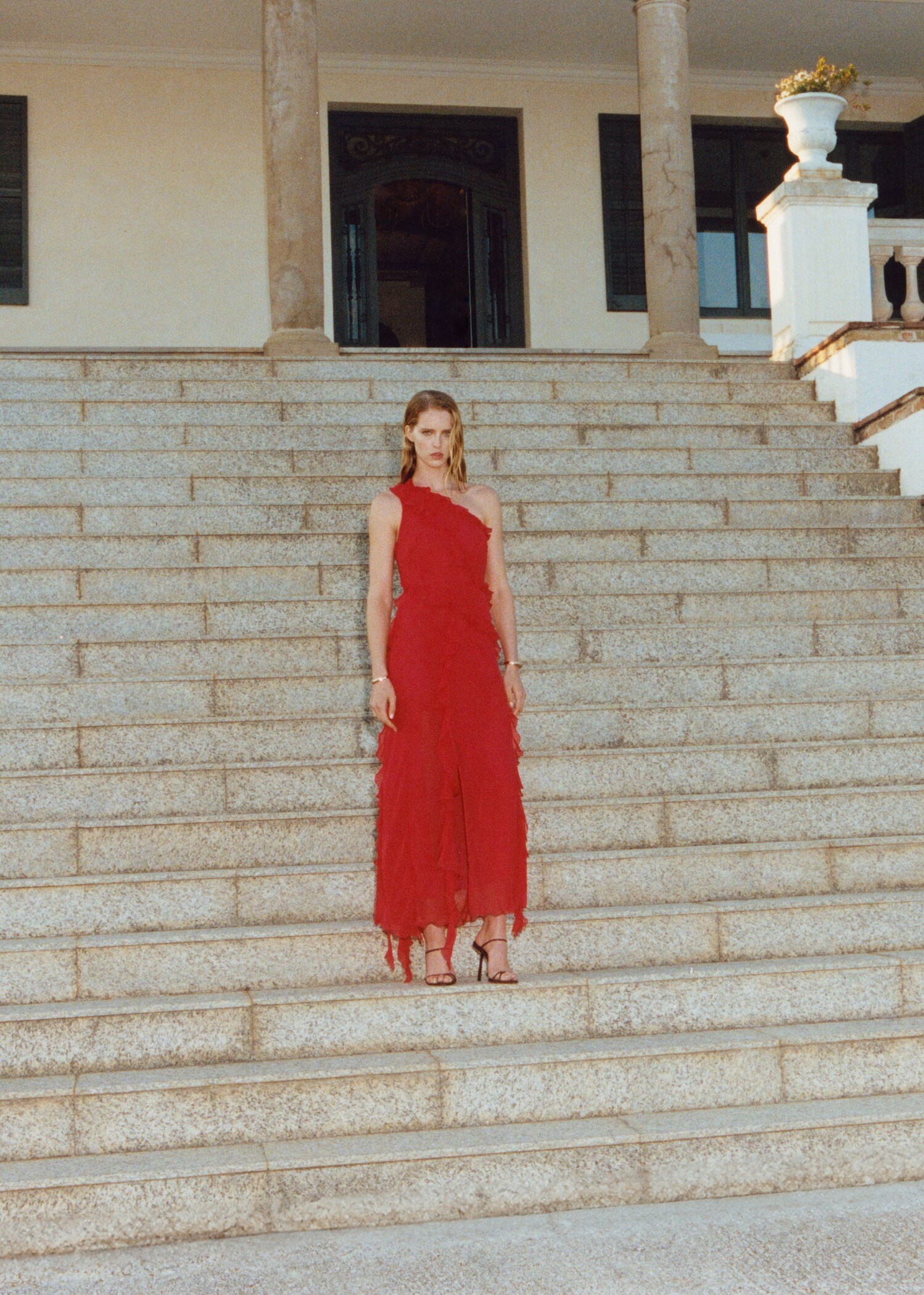 Asymmetrisches Rüschenkleid - Detail des Artikels 7