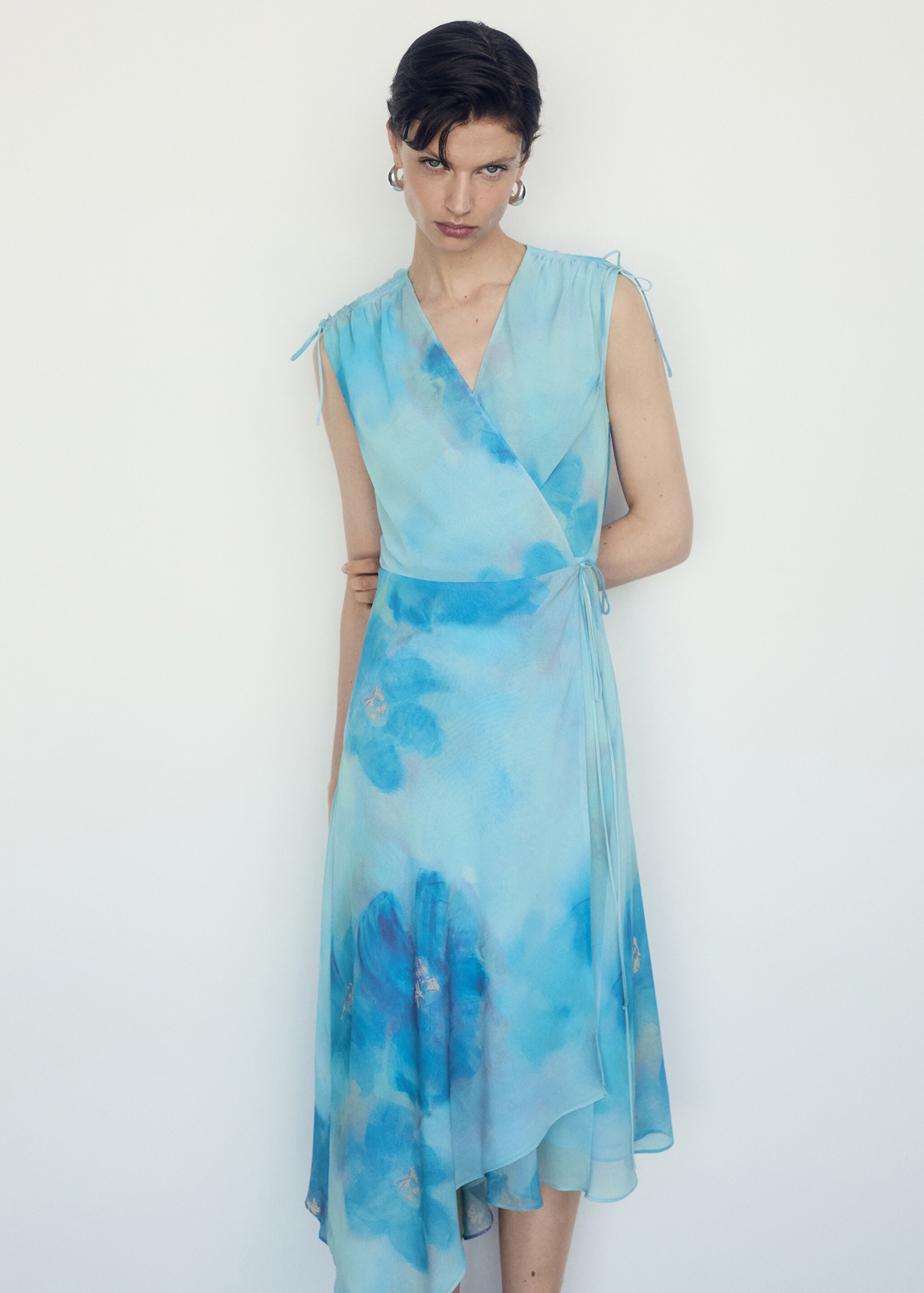 Gemustertes Wickelkleid - Mittlere Ansicht