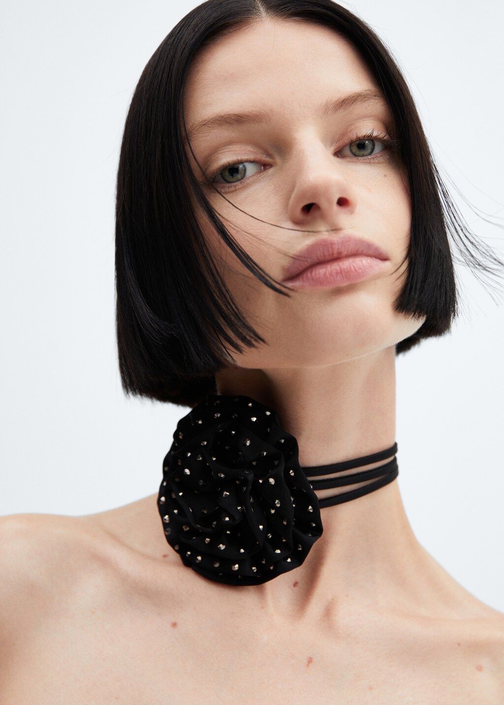 Maxi flower choker - Women | MANGO OUTLET USA