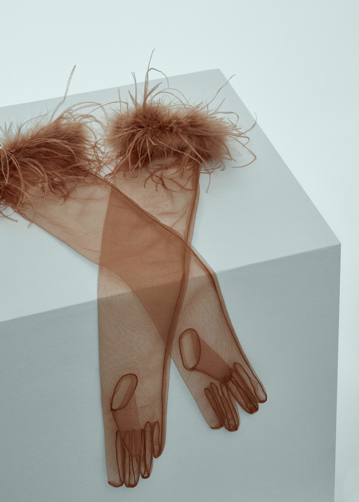 Tulle gloves with feather detail - Medium plane