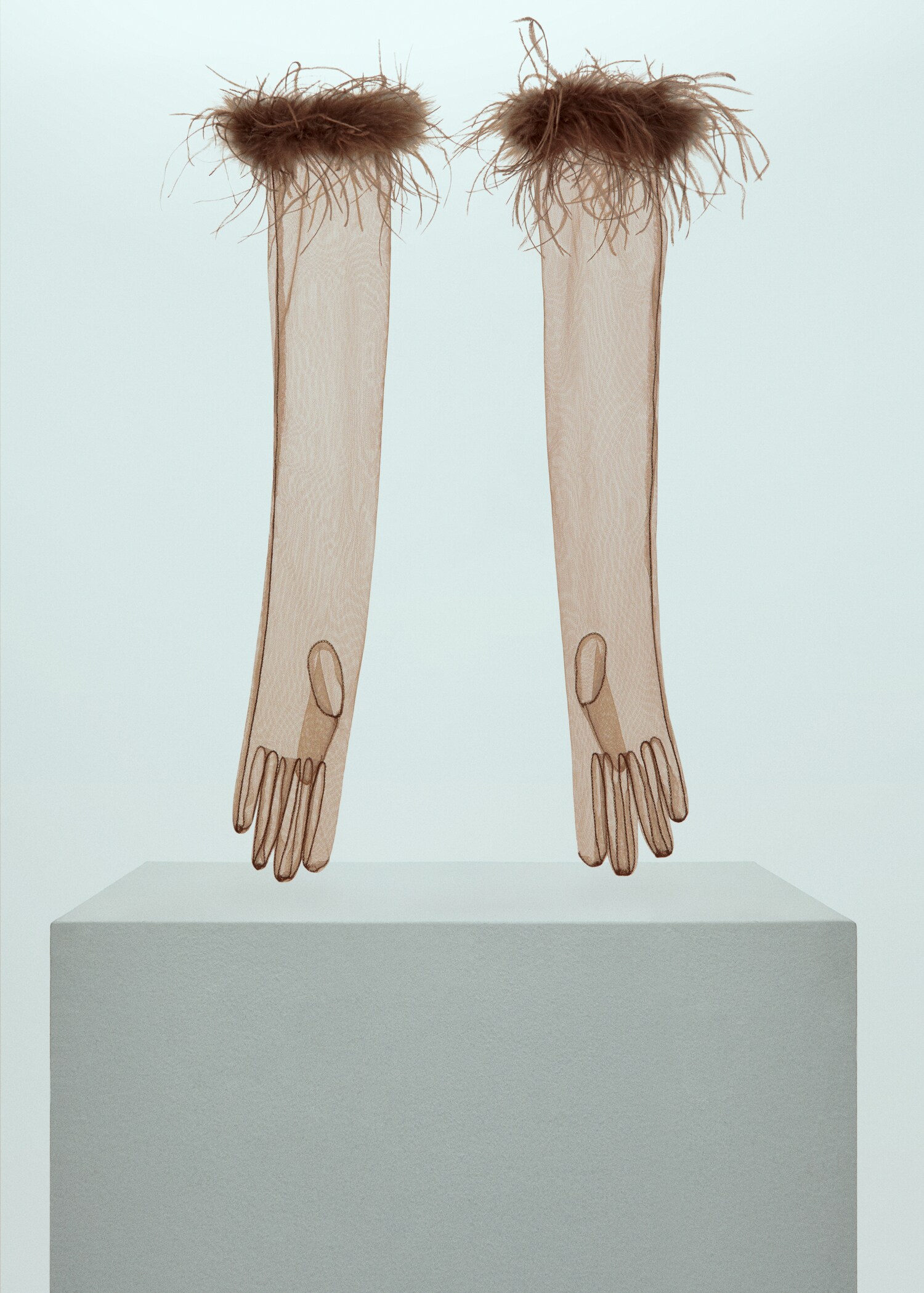 Tulle gloves with feather detail - Article without model