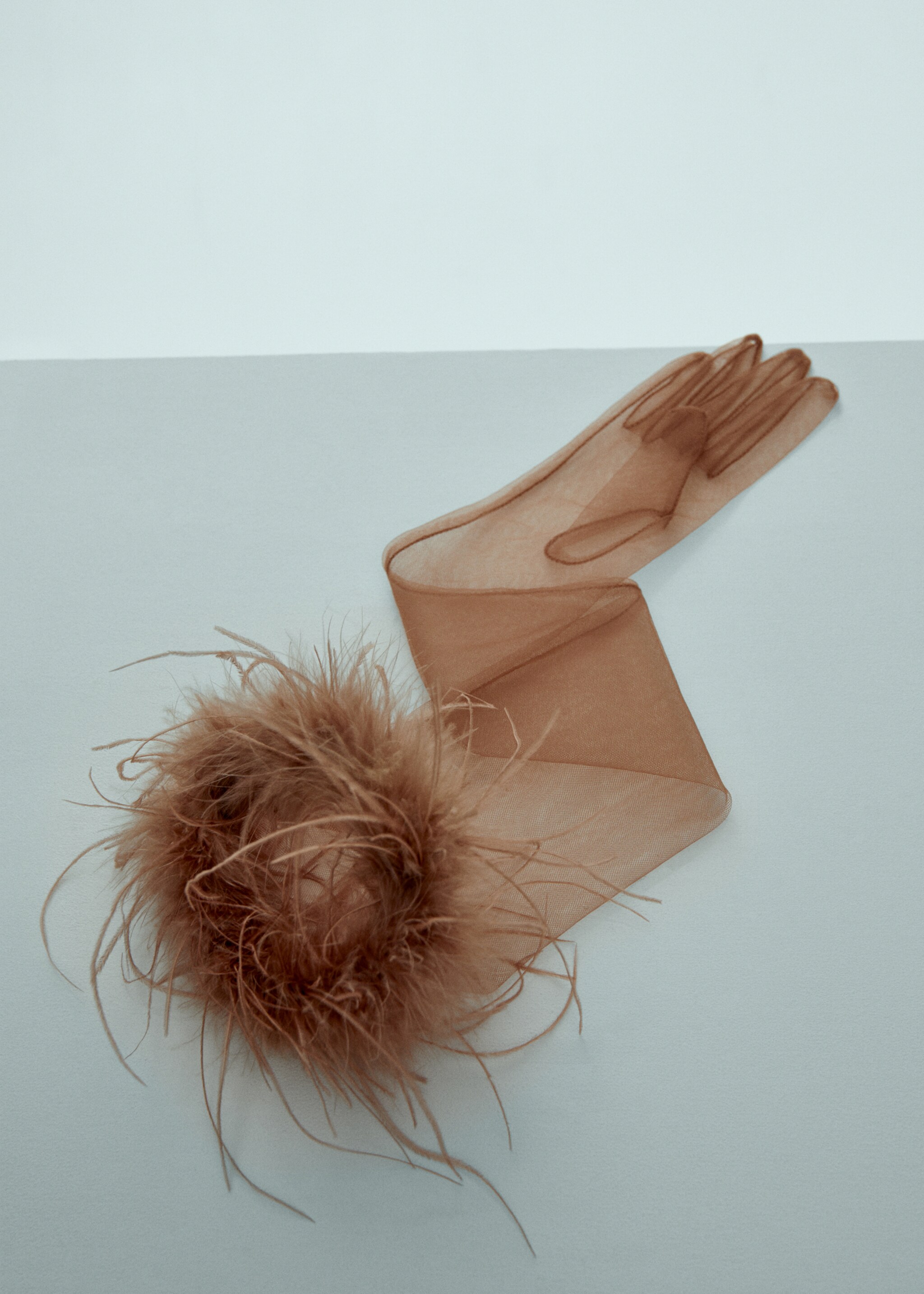 Tulle gloves with feather detail - Details of the article 1, Pale Pink. Ref: 67010350-00.