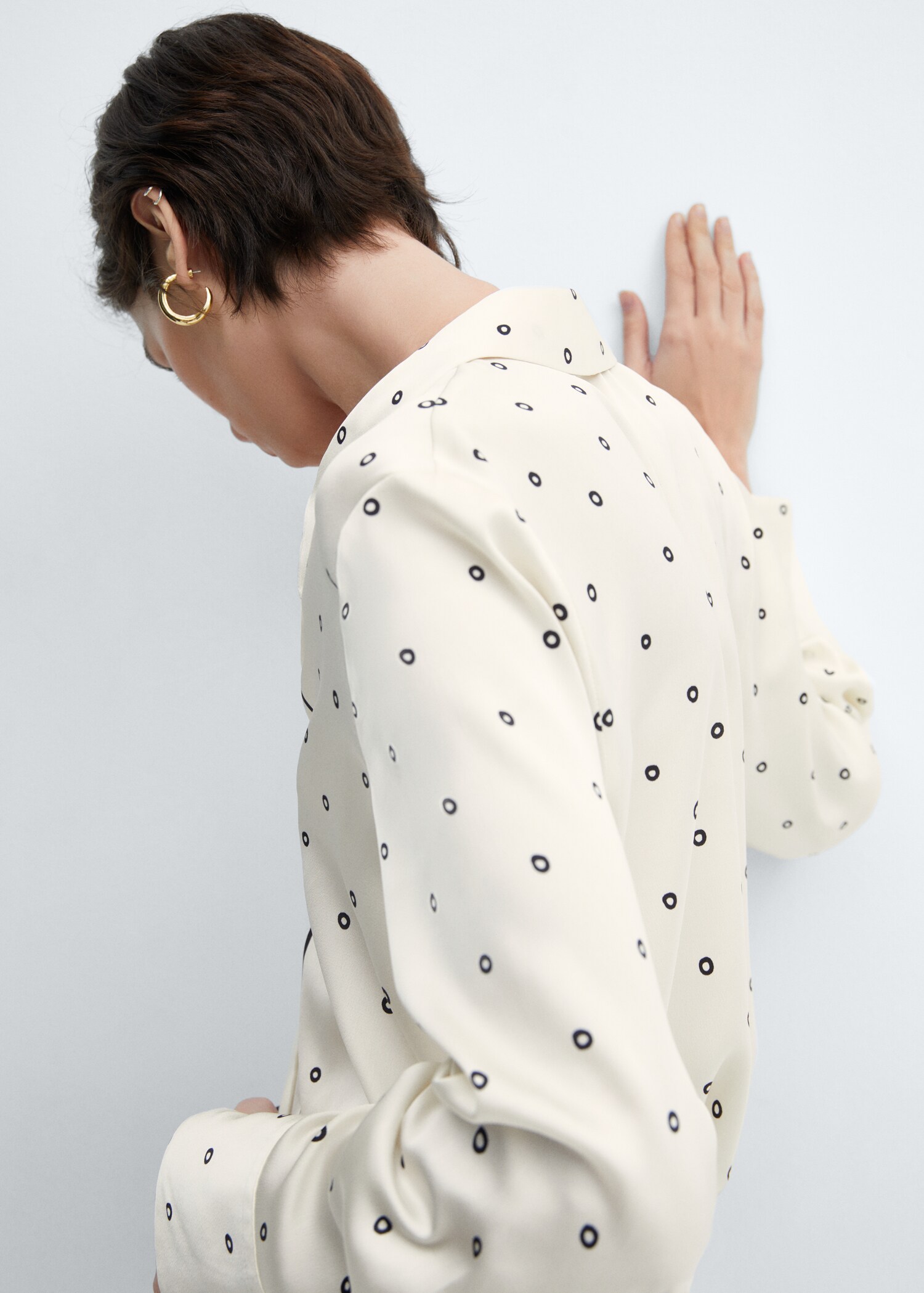 Satin finish flowy shirt - Details of the article 2