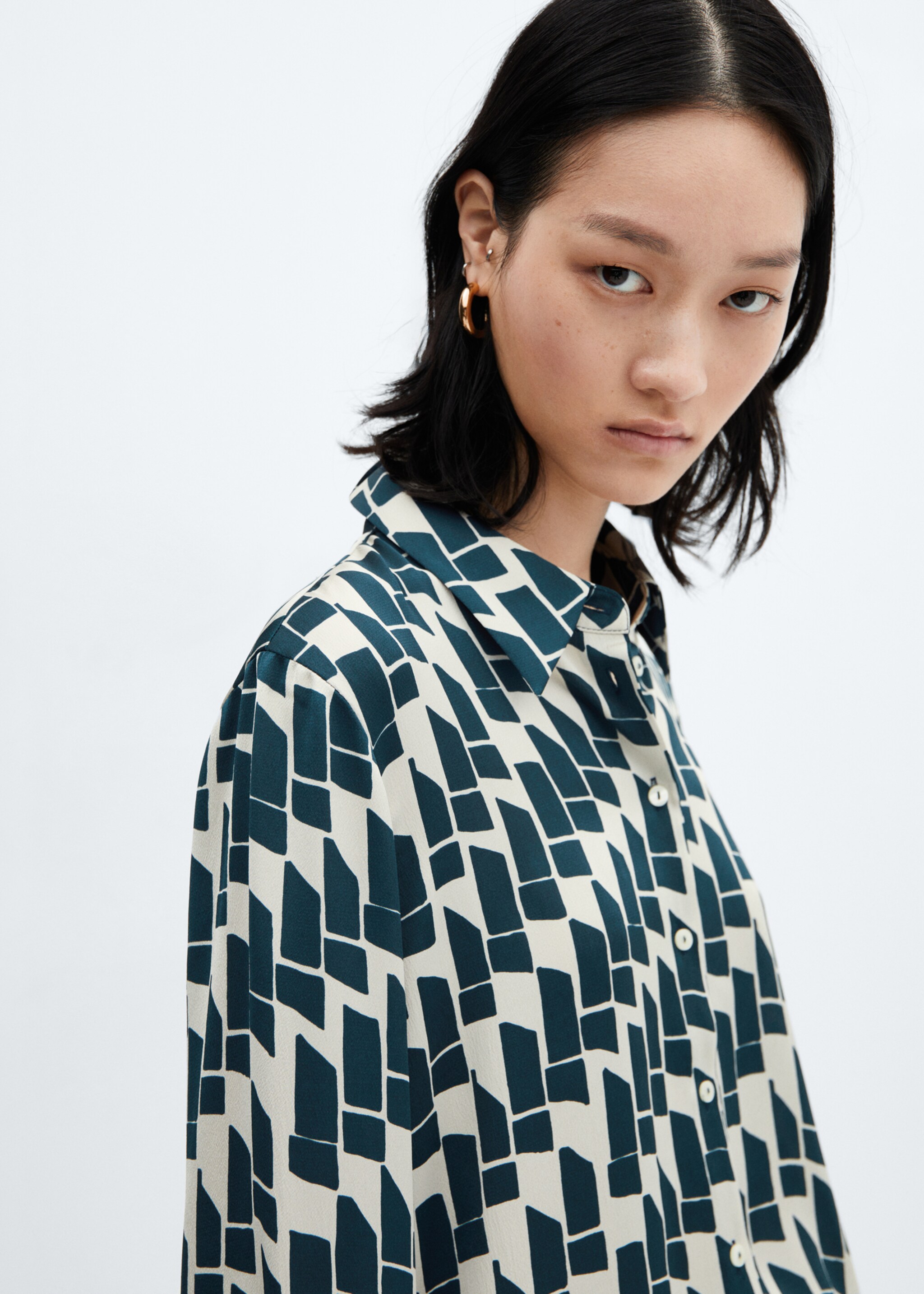 Satin finish flowy shirt - Details of the article 1