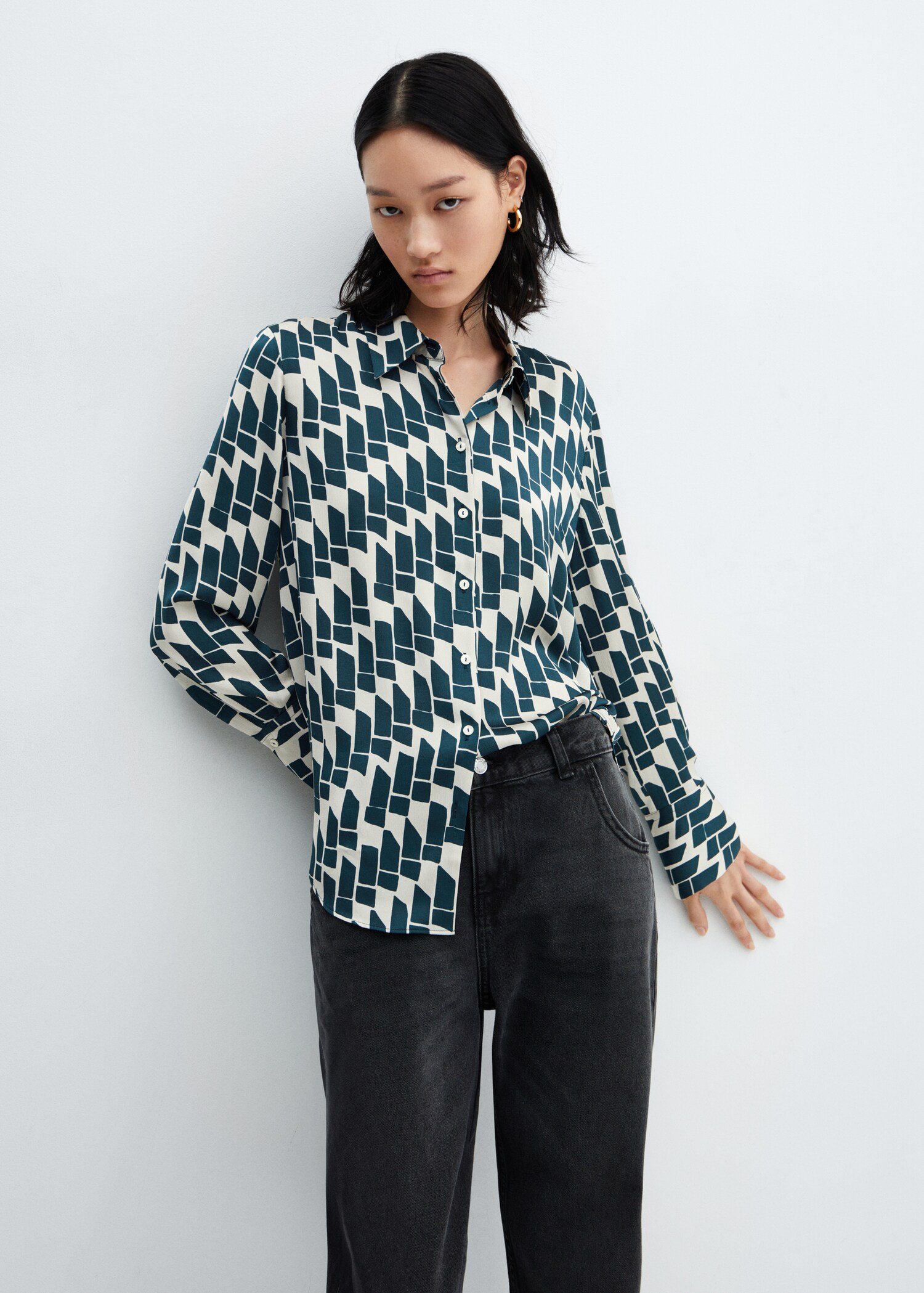 Satin finish flowy shirt - Details of the article 2