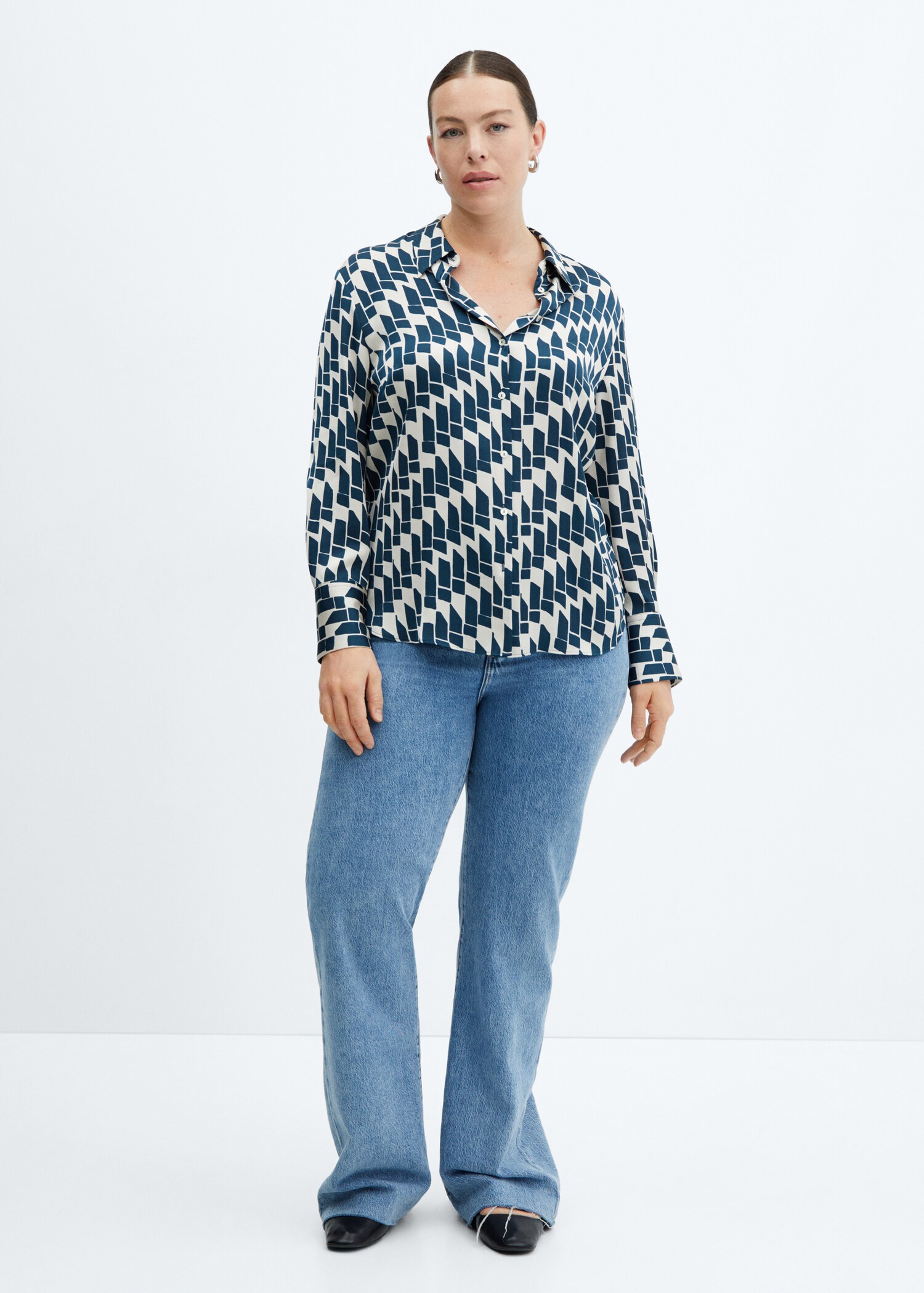 Satin finish flowy shirt - Details of the article 3