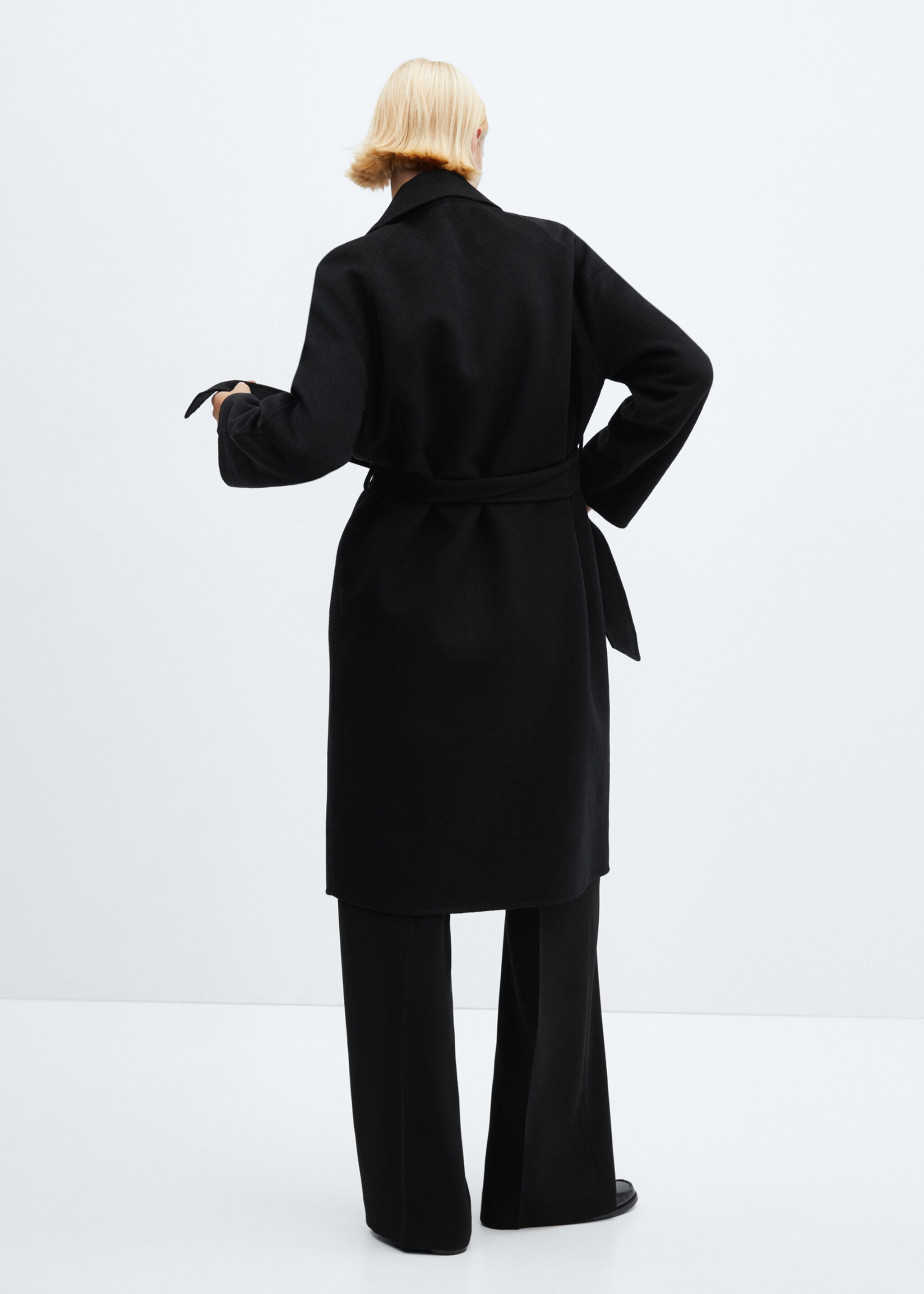 Wool coat with handmade belt - Reverse of the article