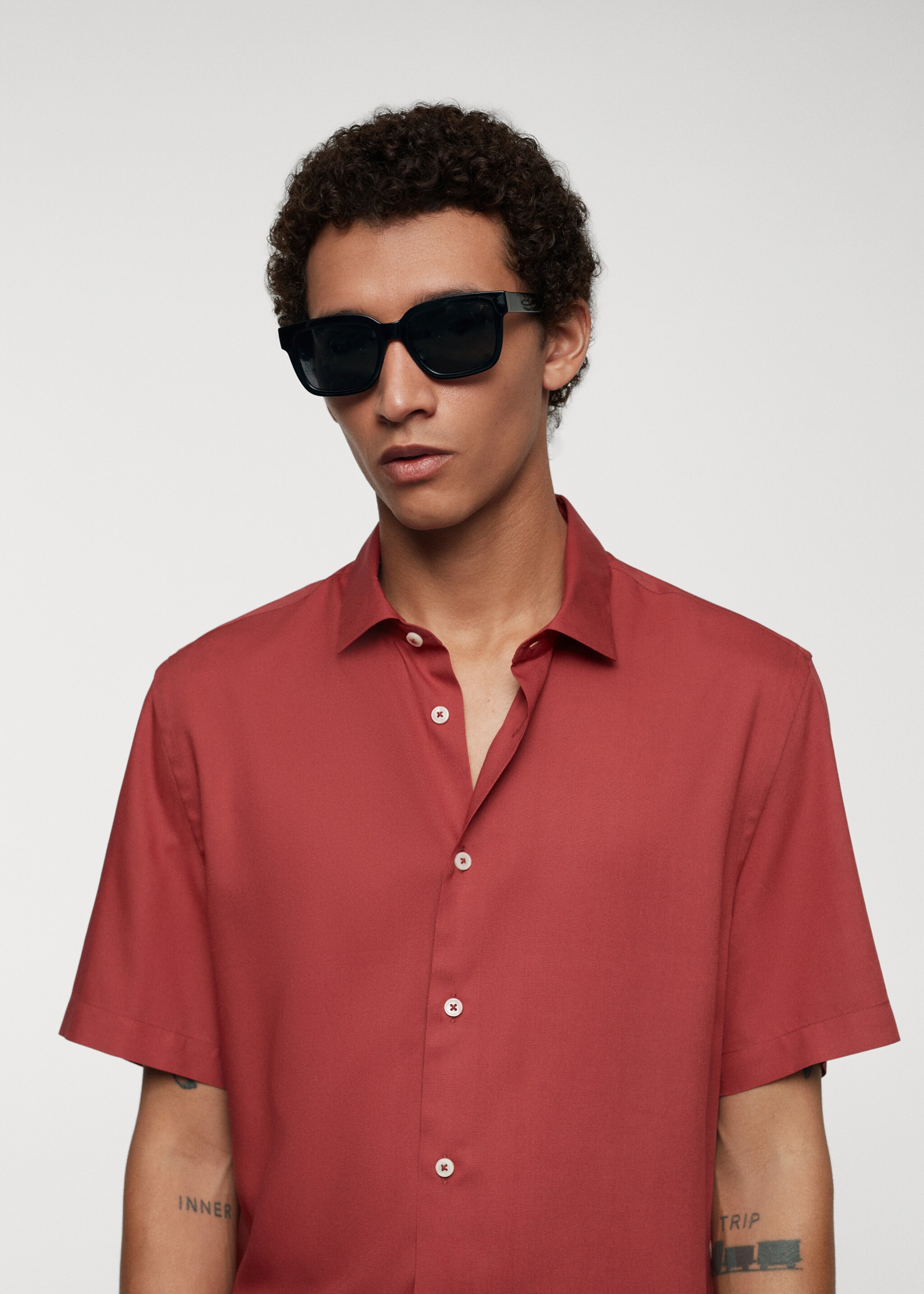 Camisa classic fit màniga curta - Detall de l'article 1