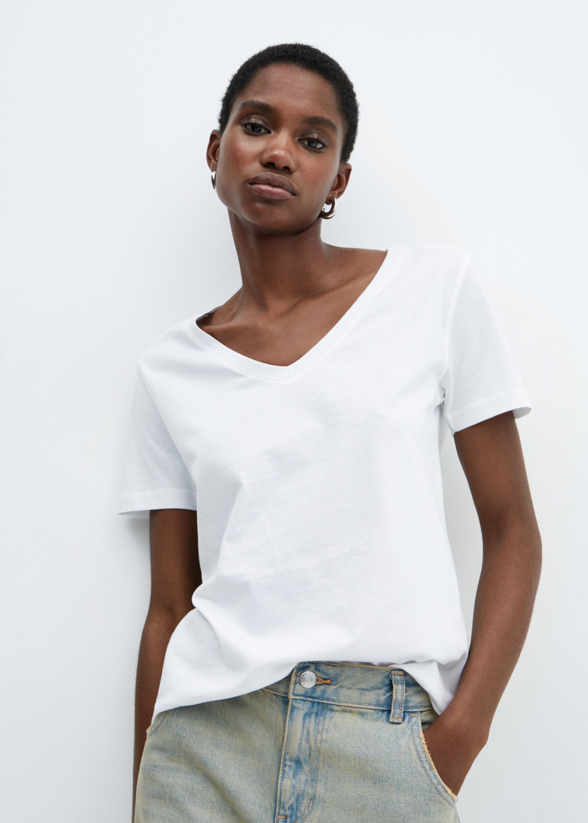 Camiseta algodón cuello pico - Plano medio, Blanco. Ref: 67010466-00.