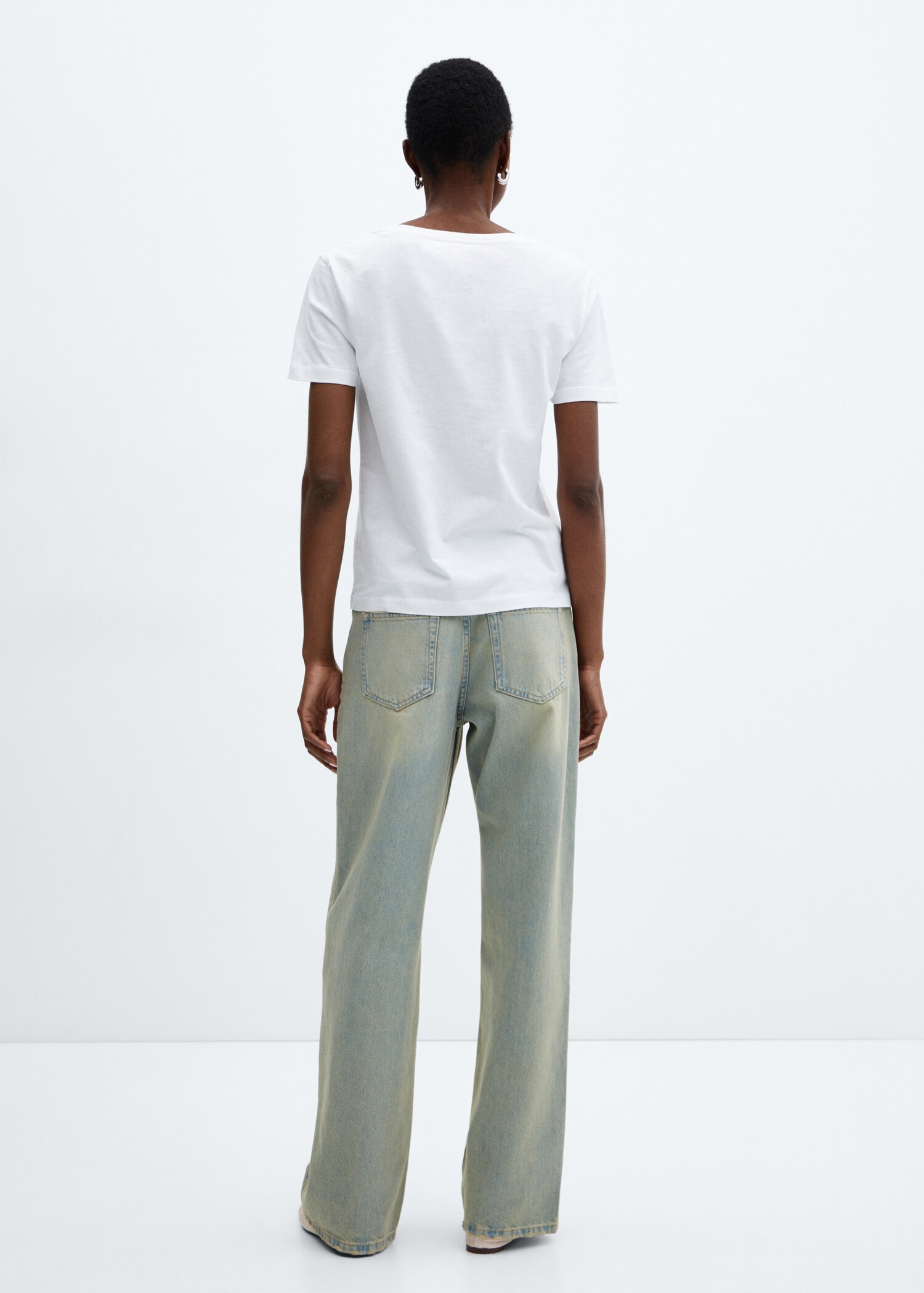 V-neck cotton T-shirt - Reverse of the article