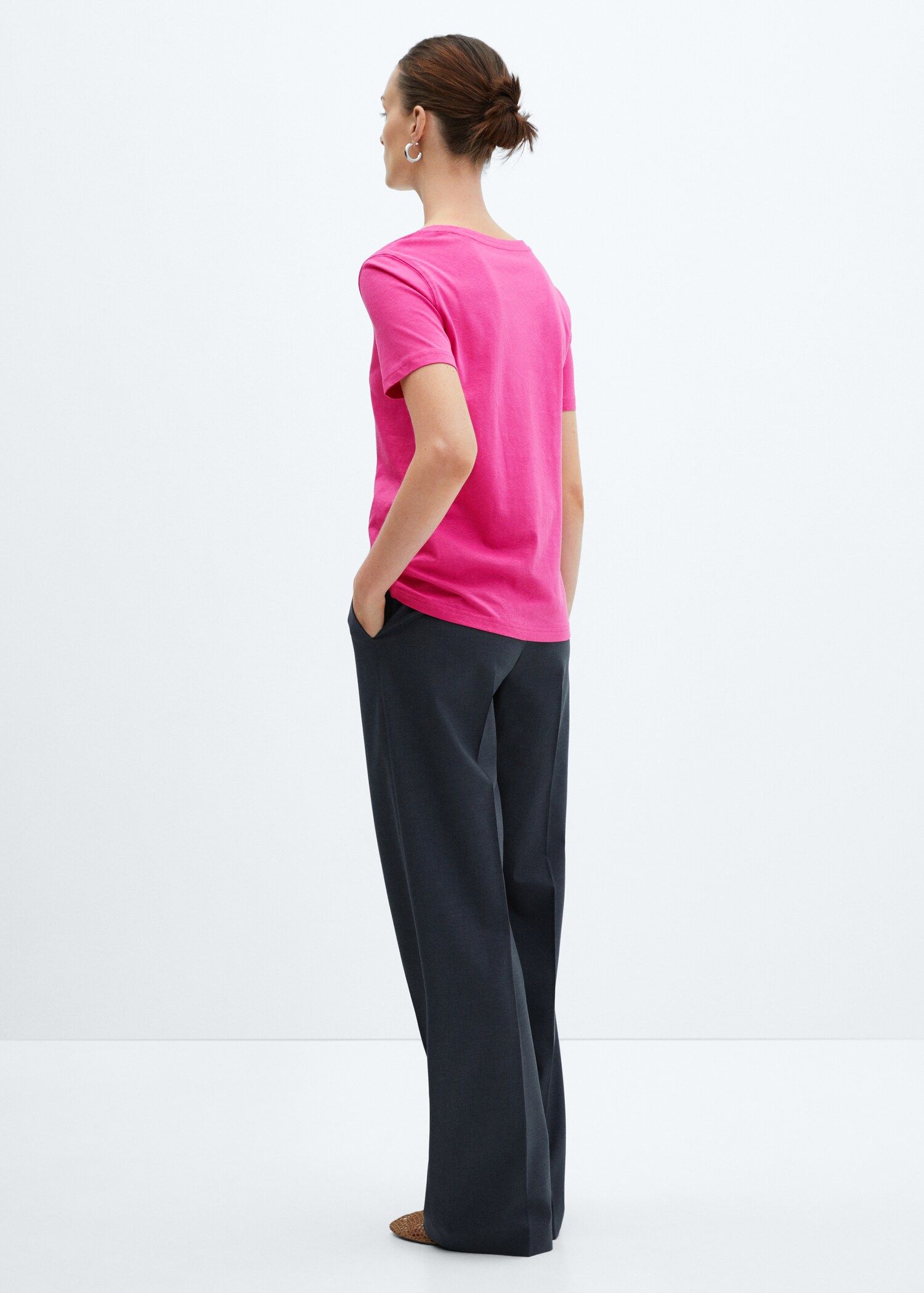 V-neck cotton T-shirt - Reverse of the article