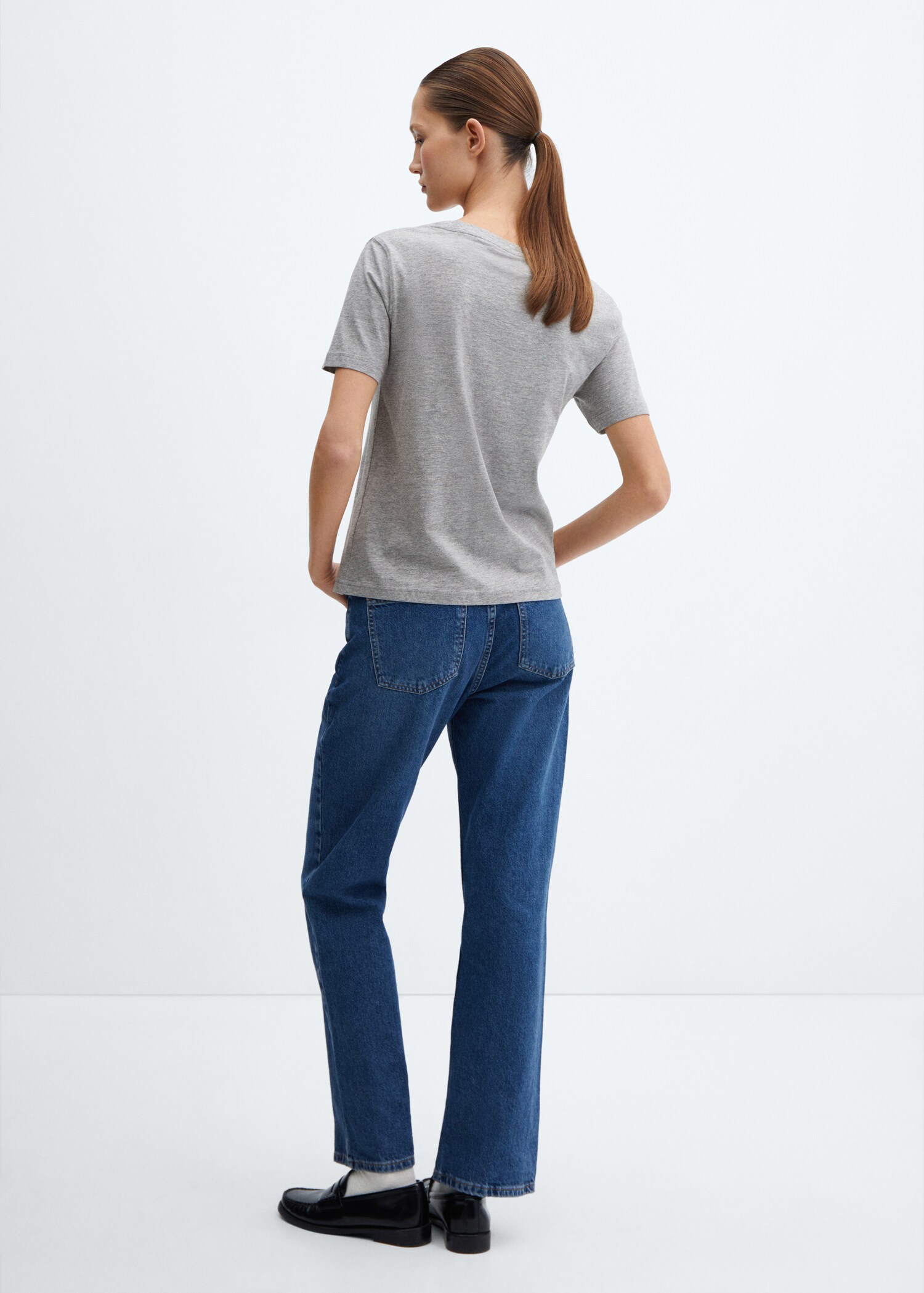 V-neck cotton T-shirt - Reverse of the article