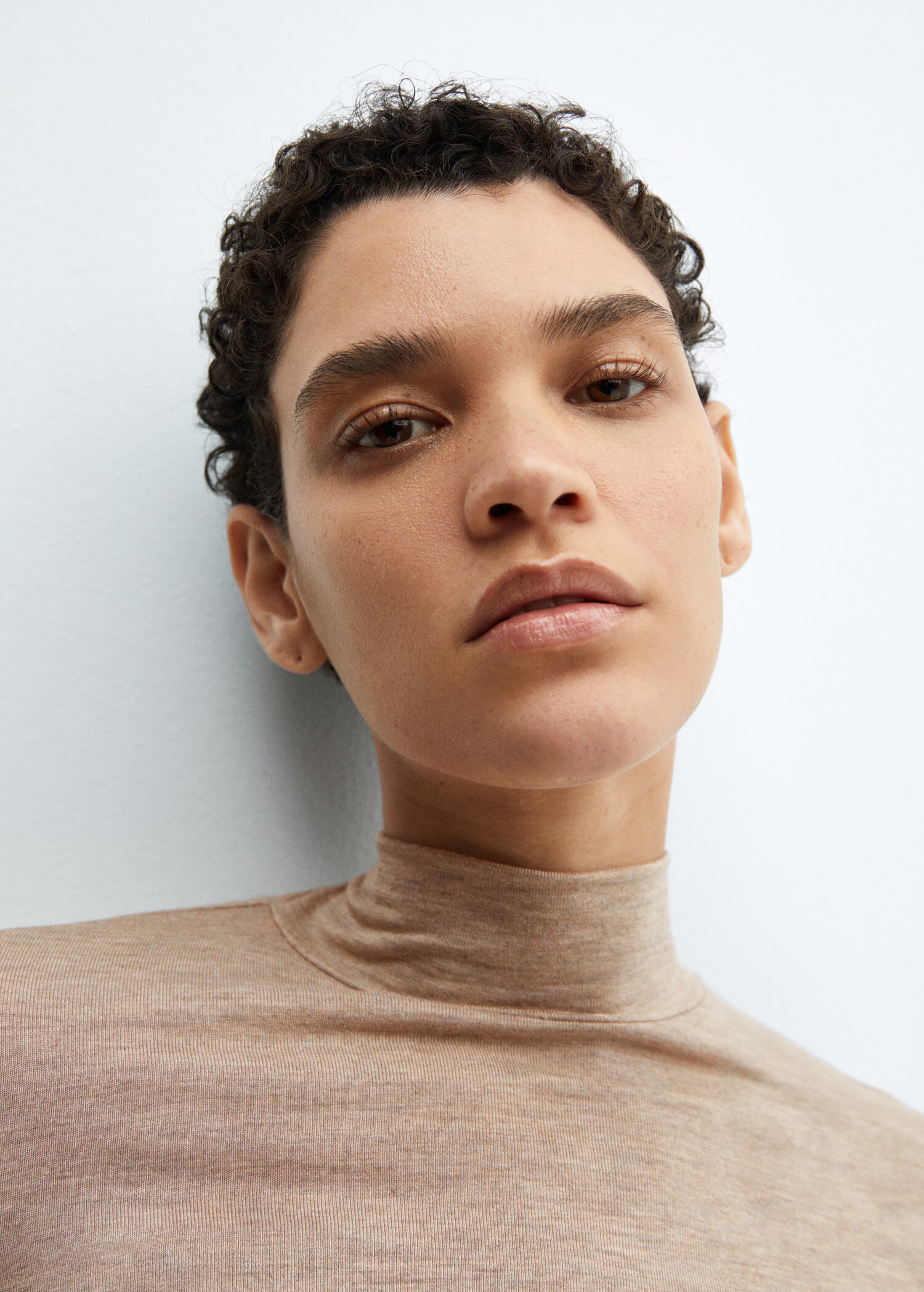 Turtleneck long-sleeved t-shirt - Details of the article 1