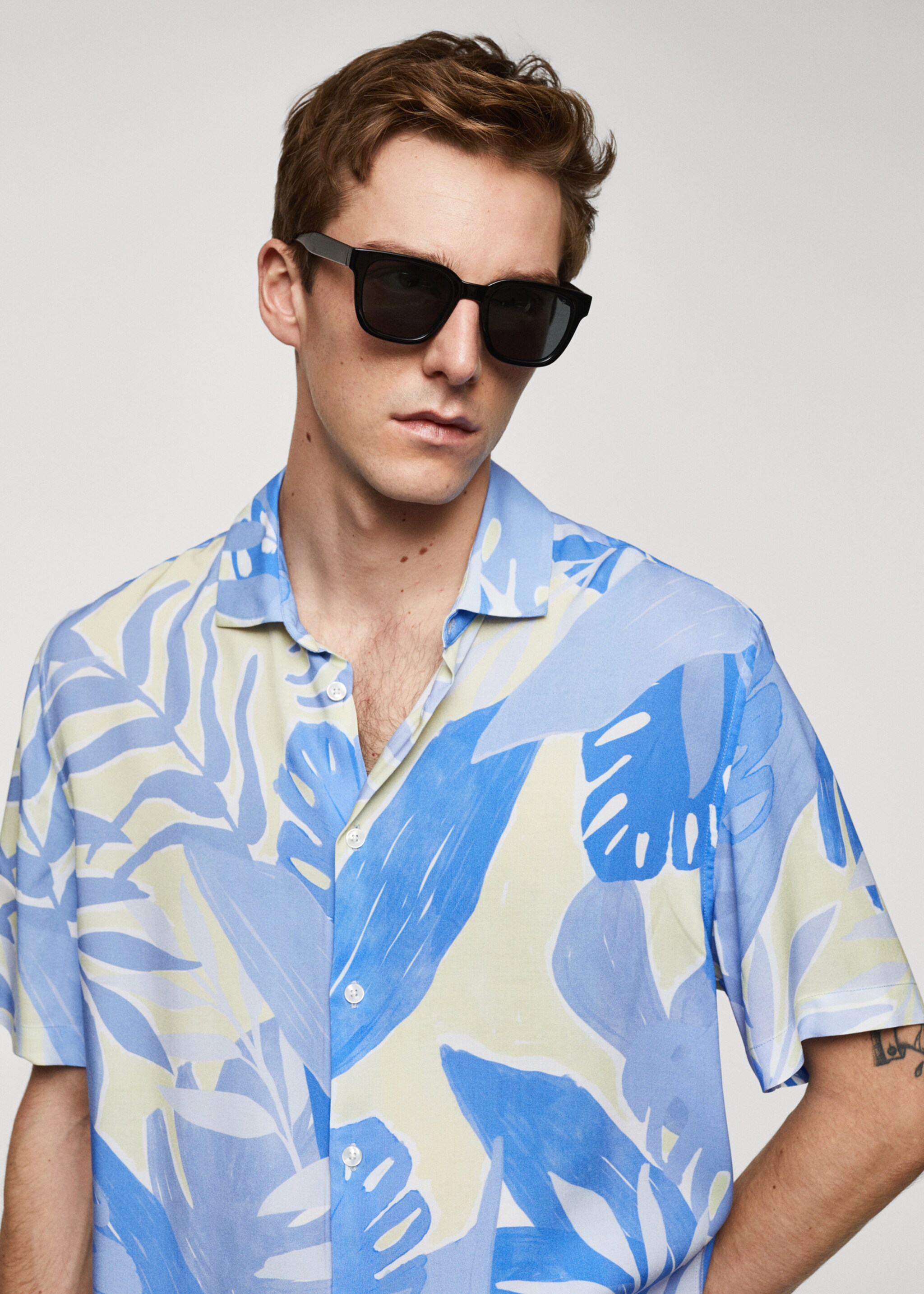 Camisa regular fit fluída estampada - Detalle del artículo 1