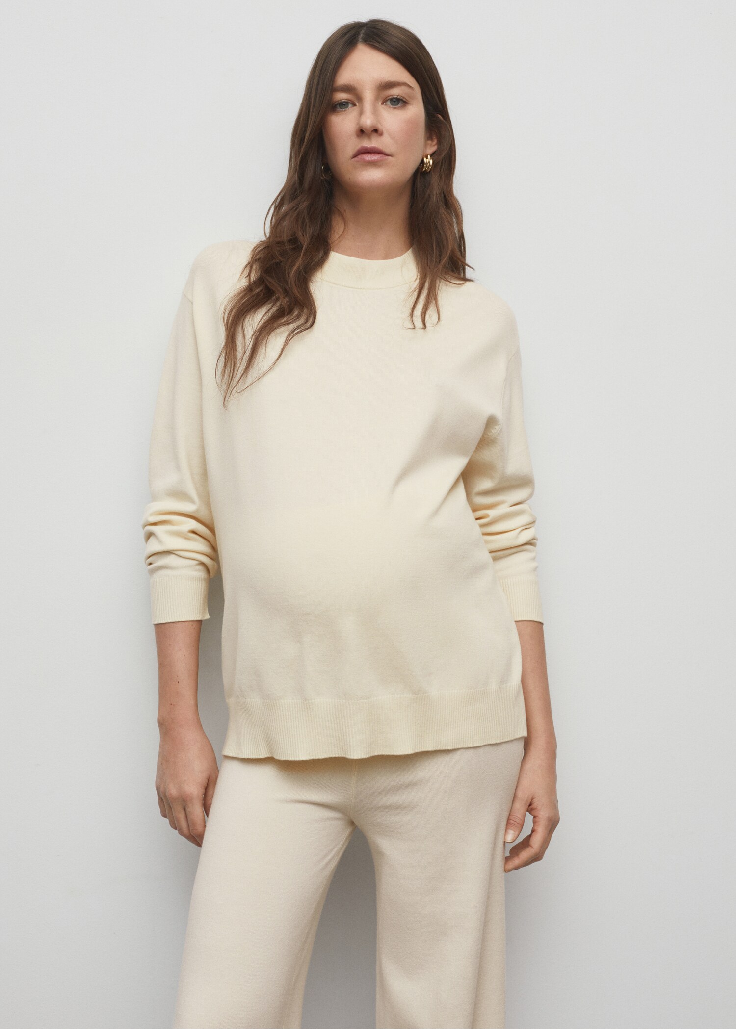 Round-neck knitted sweater - Medium plane