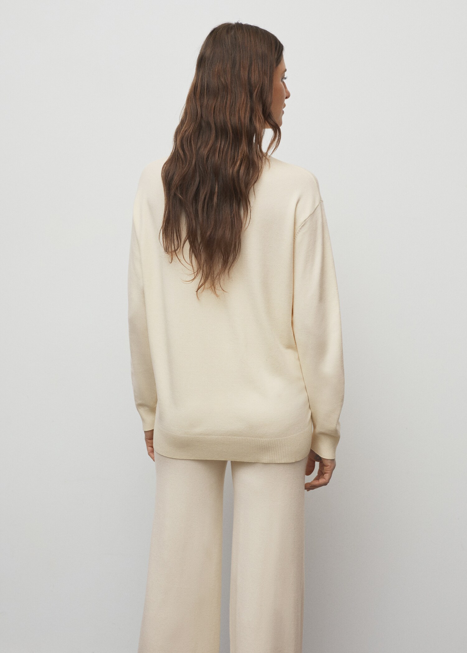 Round-neck knitted sweater - Reverse of the article
