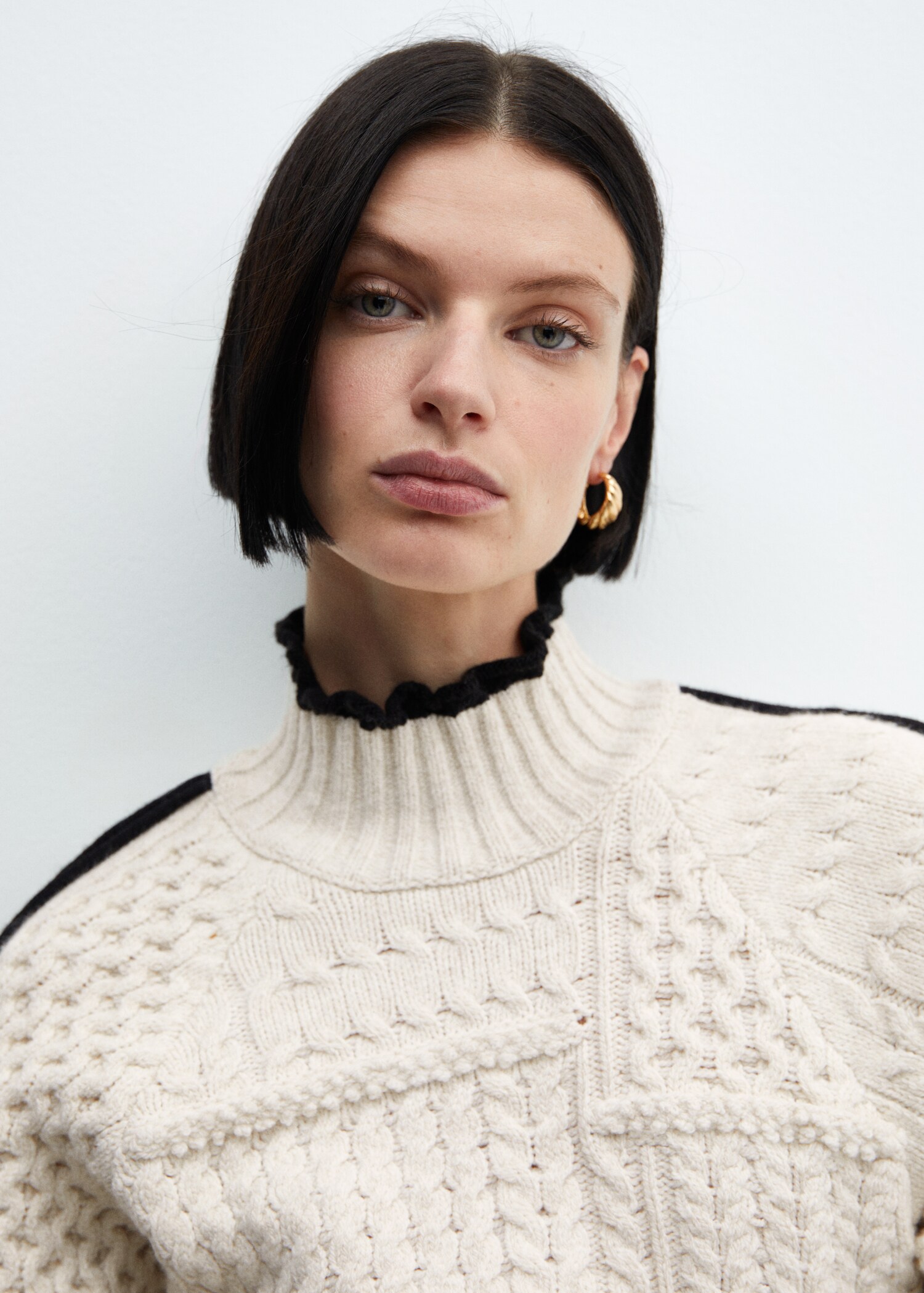 Cable-knit sweater with contrasting trim - Details of the article 1