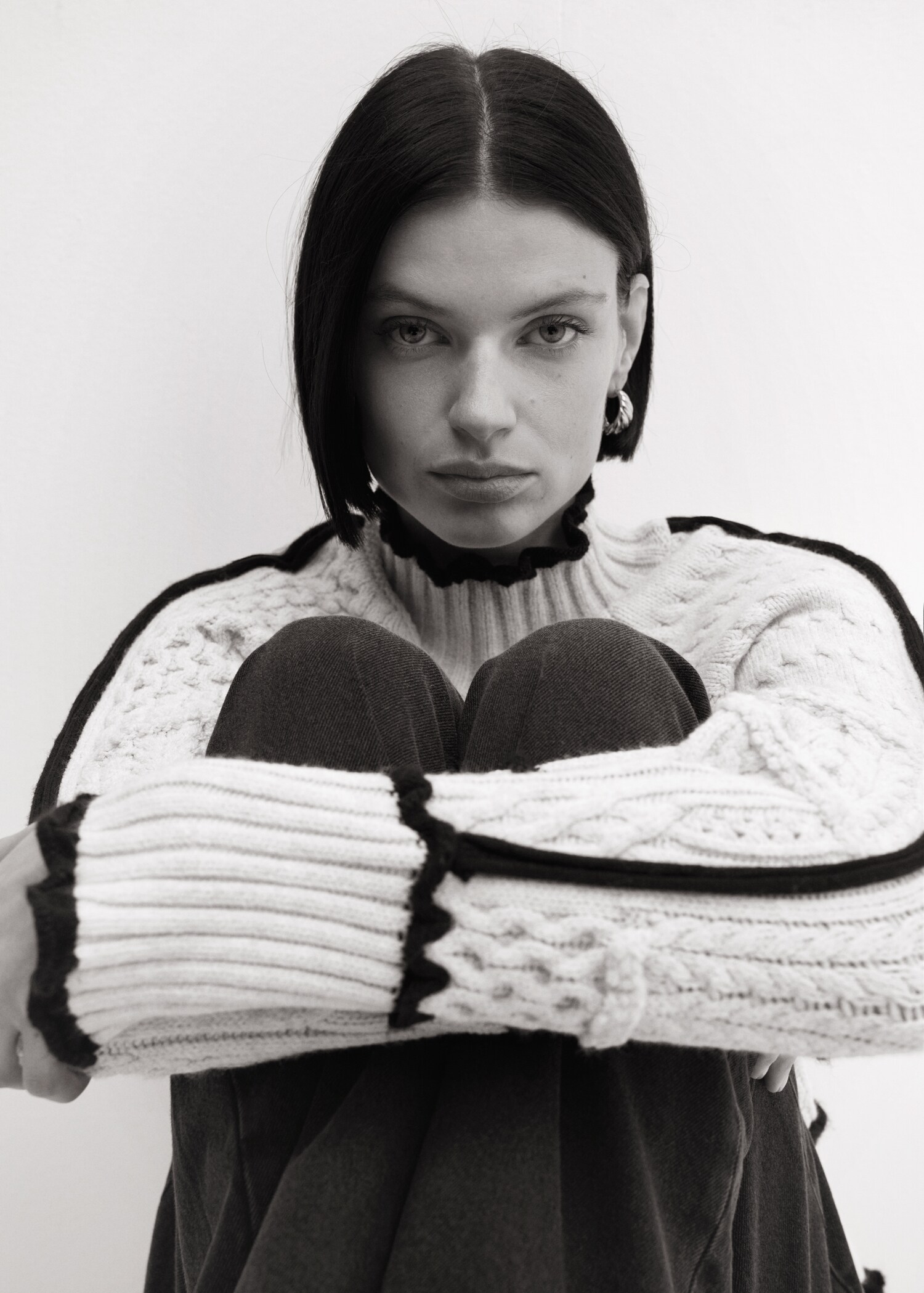 Cable-knit sweater with contrasting trim - Details of the article 2