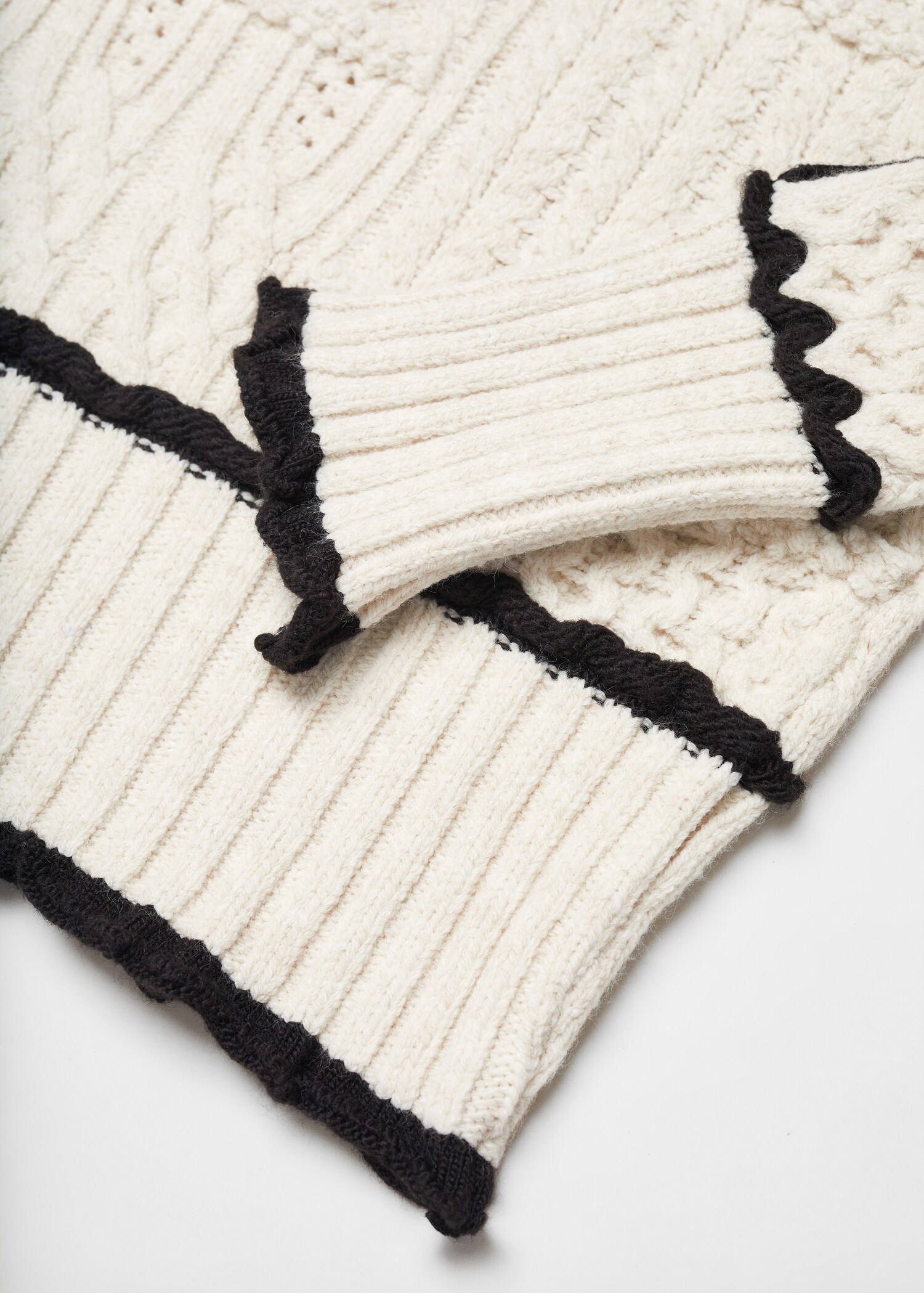 Cable-knit sweater with contrasting trim - Details of the article 8