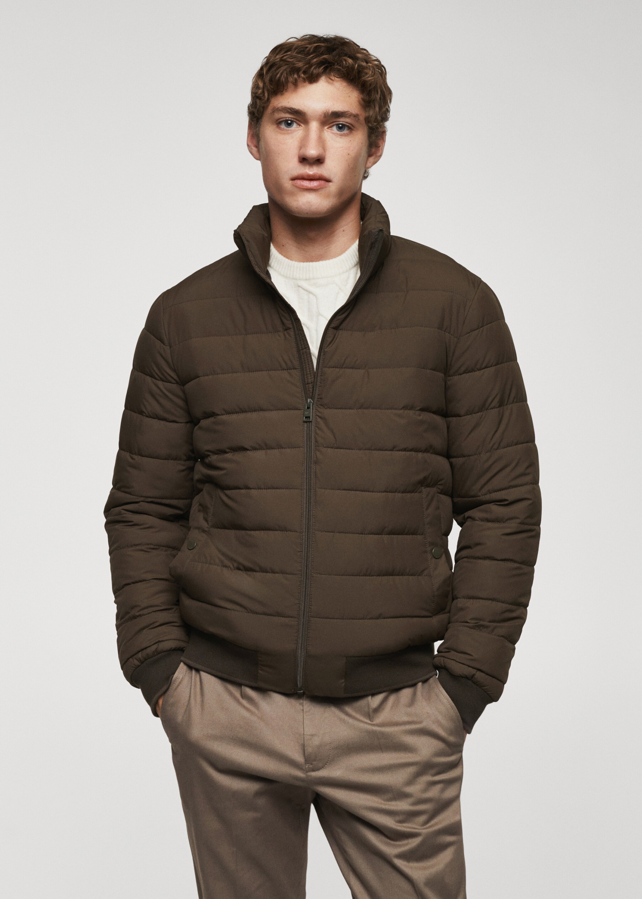 Quiltad ultralätt anorak water-repellent - Bild av mittparti