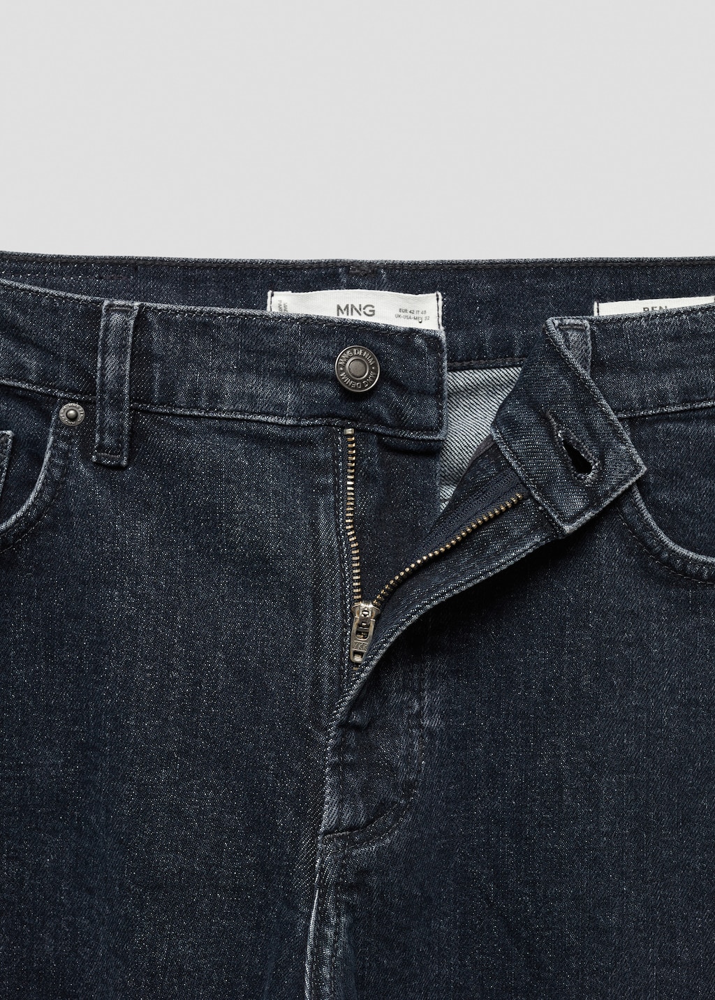 [AMOMENTO] TAPERED FIT デニム★新作・25SS★韓国★関税込み★ Black Tapered Fit Jeans by AMOMENTO on Sale