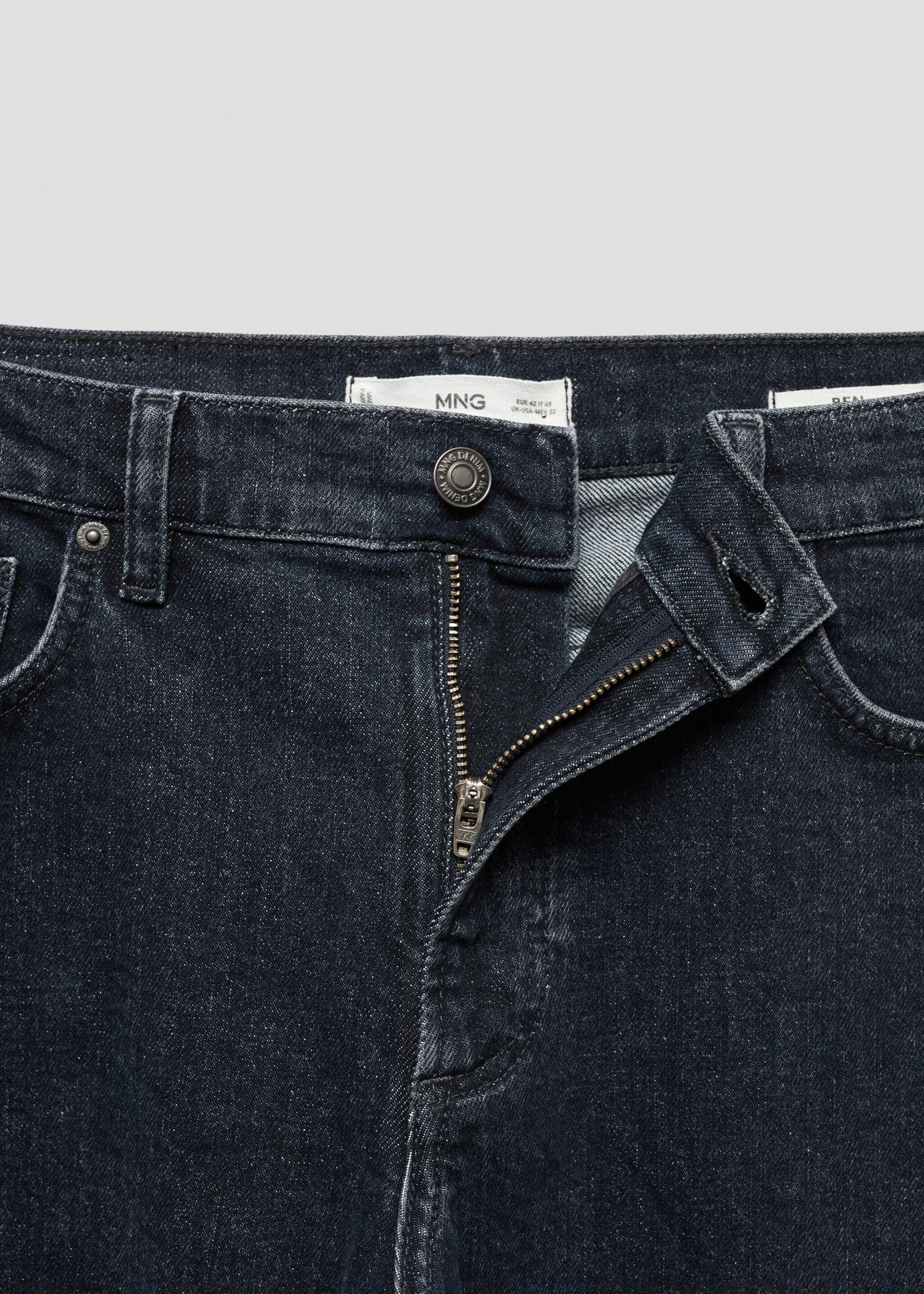 Tapered-fit jeans - Details of the article 8