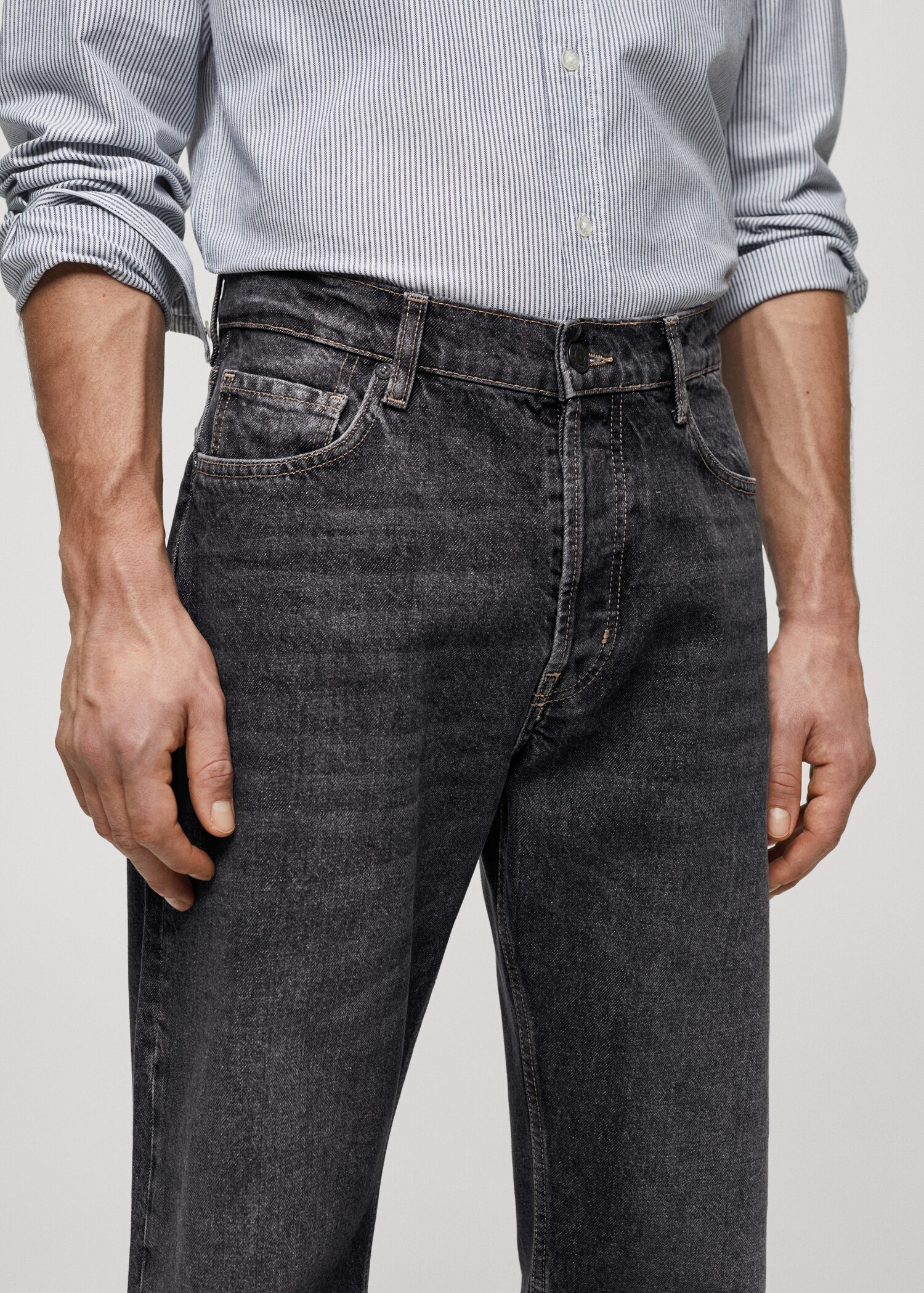 Relaxed Fit-Jeans mit dunkler Waschung - Detail des Artikels 1