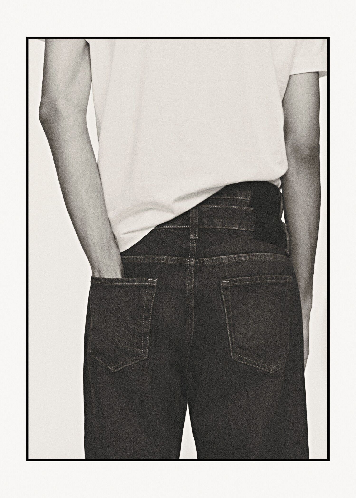 Relaxed Fit-Jeans mit dunkler Waschung - Detail des Artikels 5