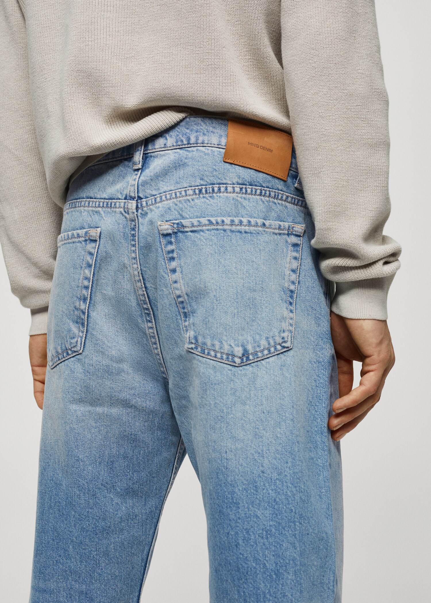 Relaxed Fit-Jeans mit mittlerer Waschung - Detail des Artikels 4