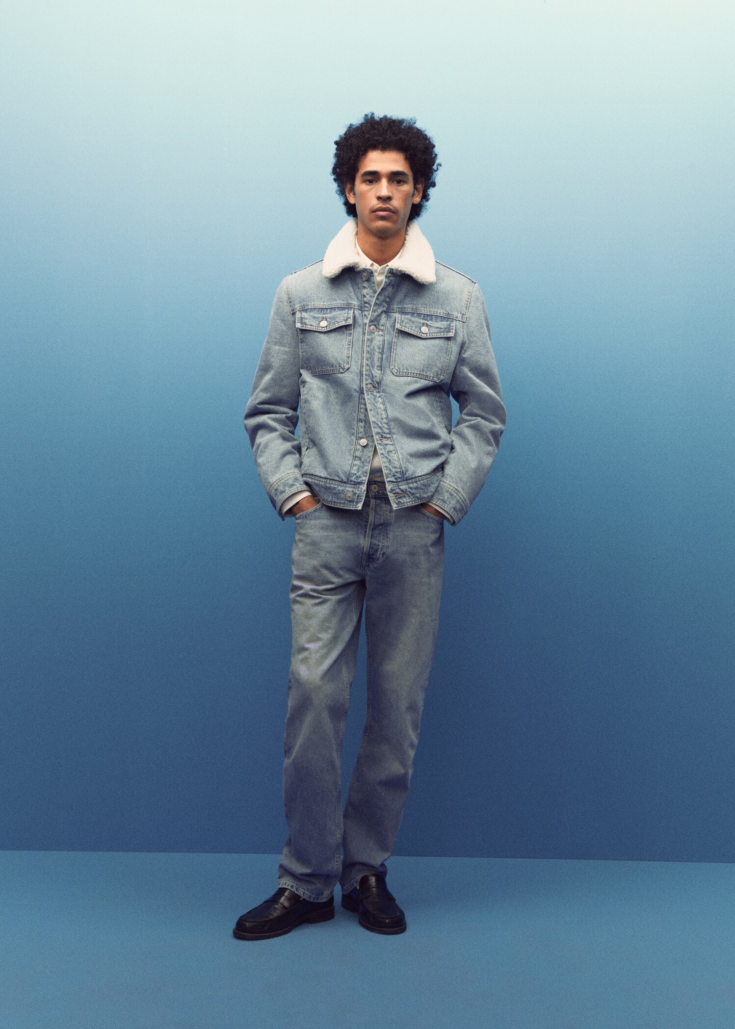 Relaxed Fit-Jeans mit mittlerer Waschung - Detail des Artikels 5