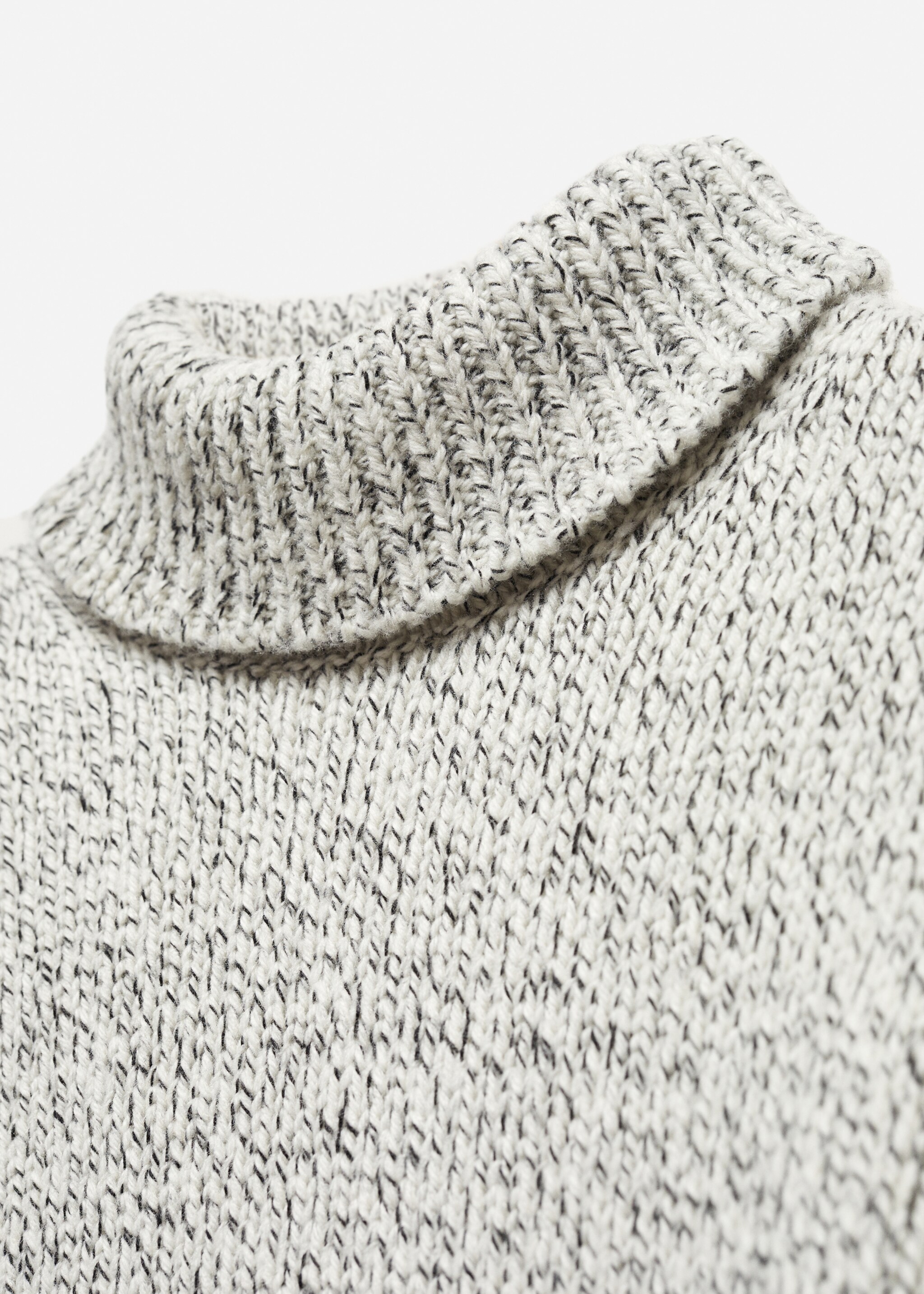 Wool turtleneck sweater - Details of the article 8