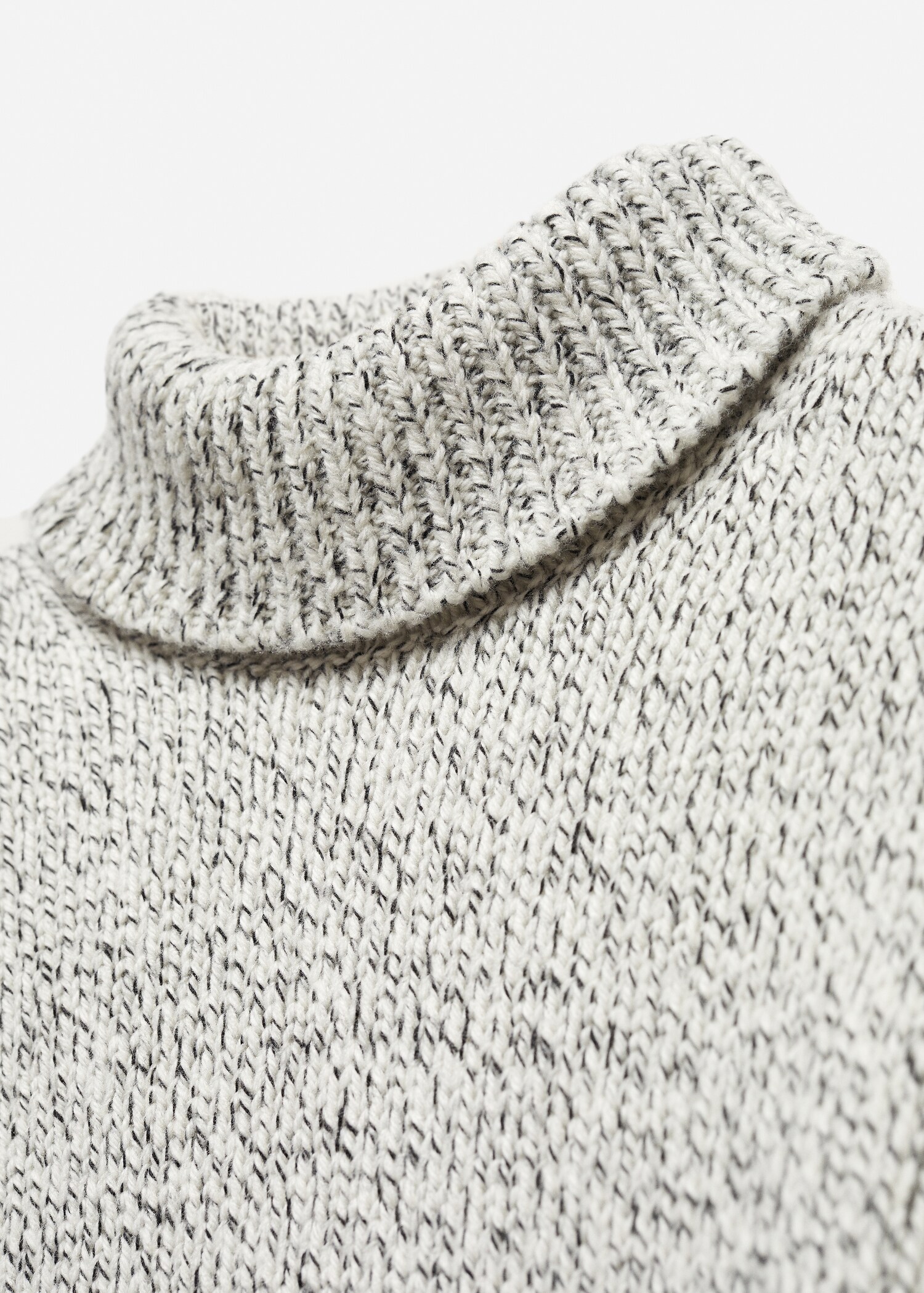 Wool turtleneck sweater - Details of the article 8