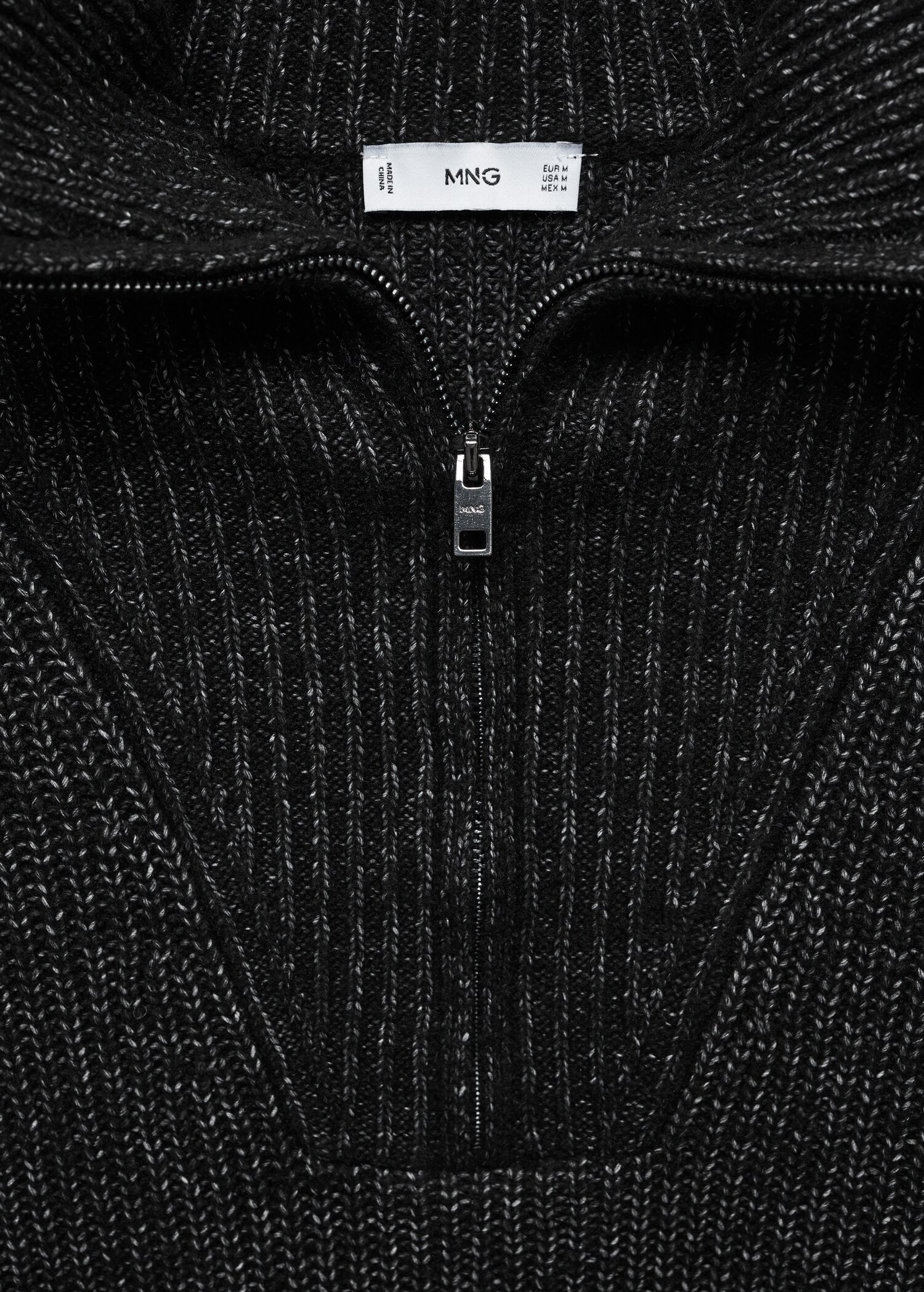 Wollpullover mit halbhohem Zip-Kragen - Detail des Artikels 8
