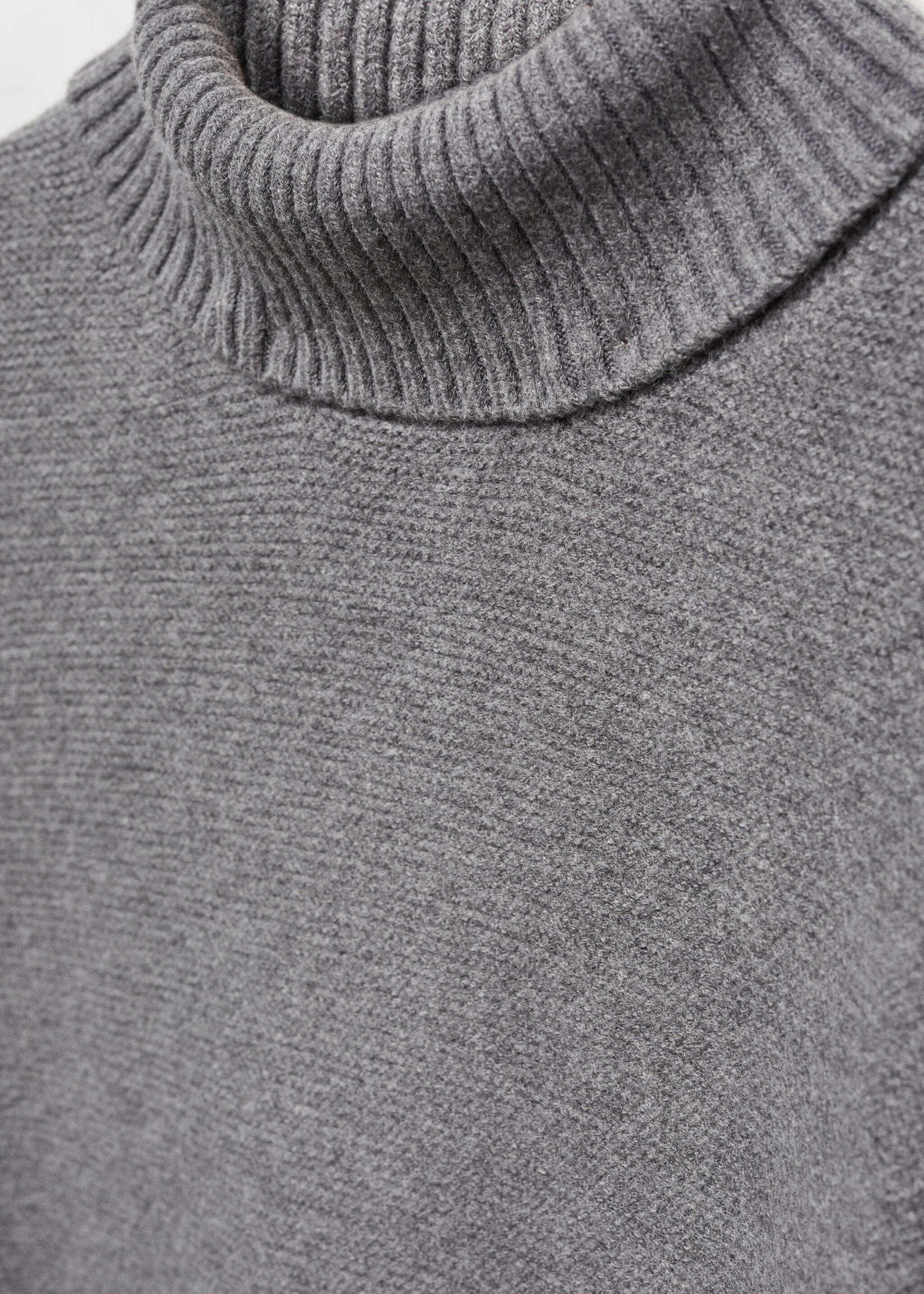 Strickpullover mit Rollkragen - Detail des Artikels 8, Mittelgrau meliert. Ref: 67010653-00.
