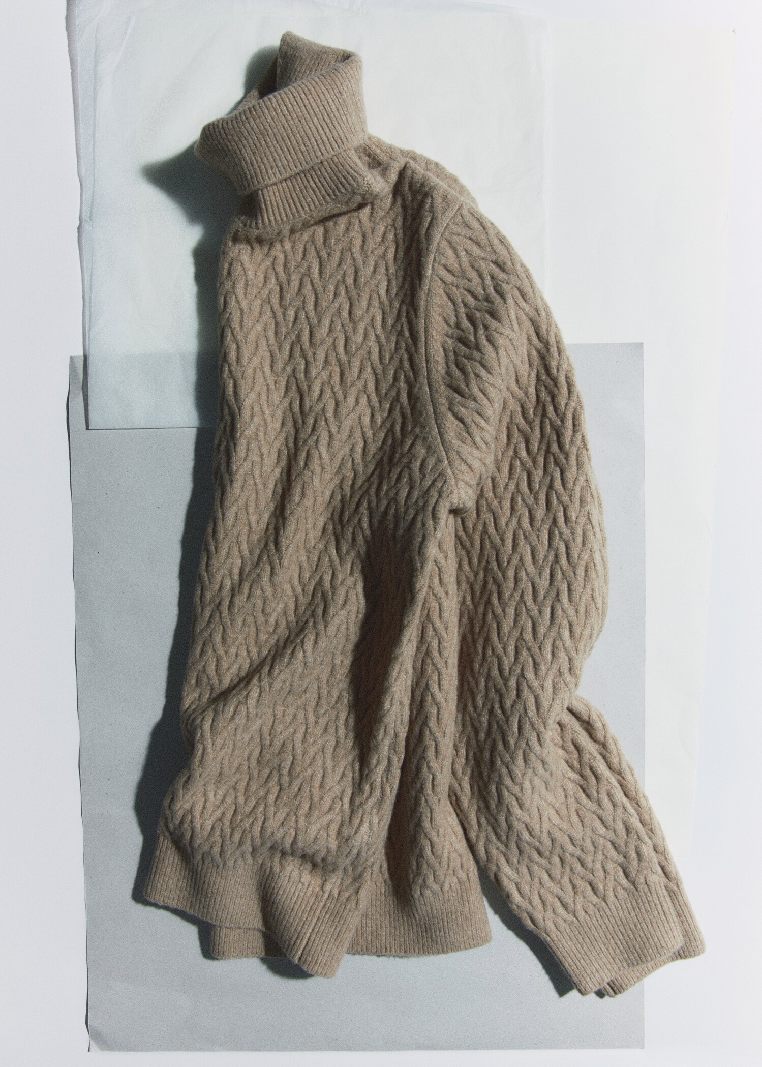 Rollkragenpullover mit Zopfmuster - Detail des Artikels 5